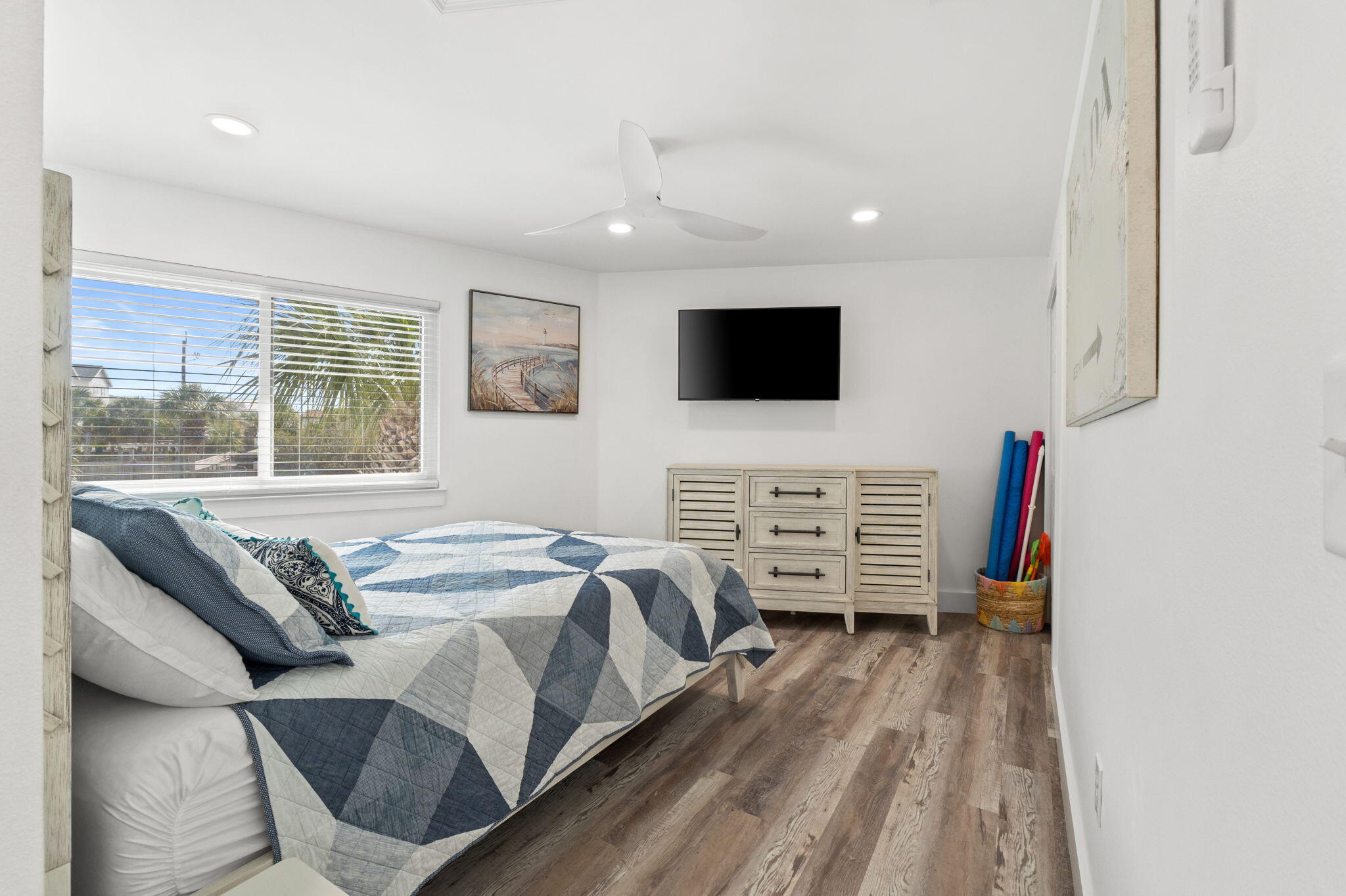 CRYSTAL VILLAGE CONDO PH 2 - Residential