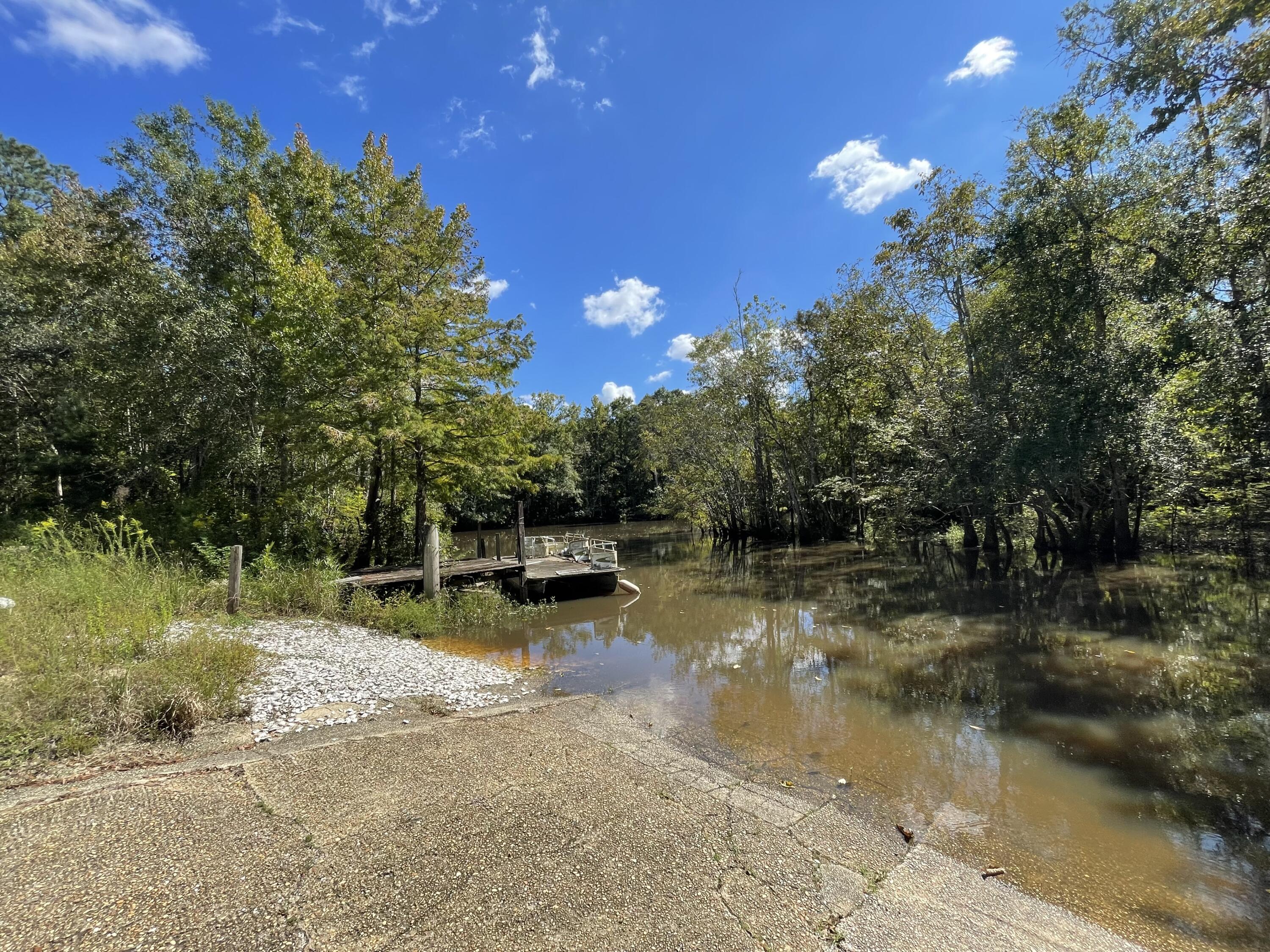 SMOKEHOUSE LAKE ESTATES UNREC - Residential