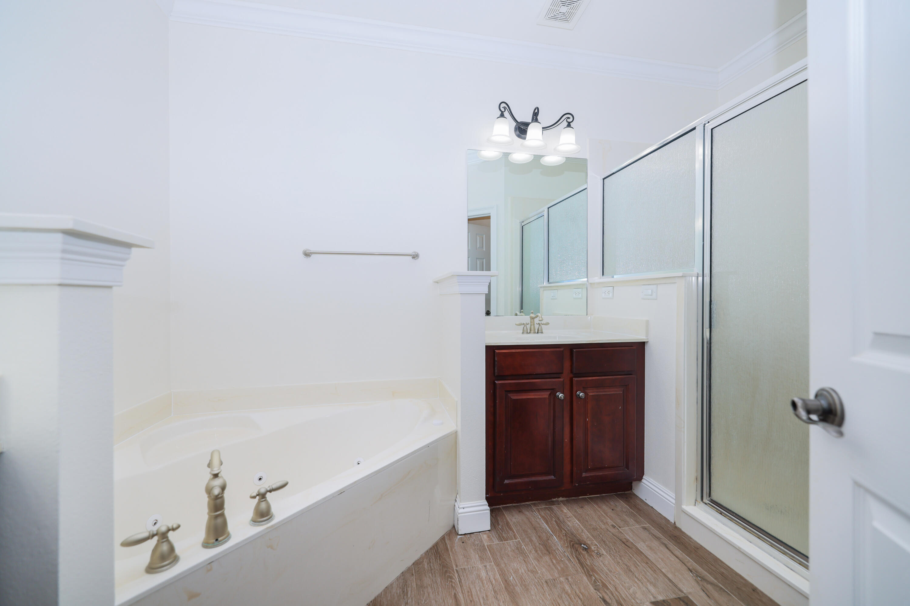 WALTON OAKS - Residential