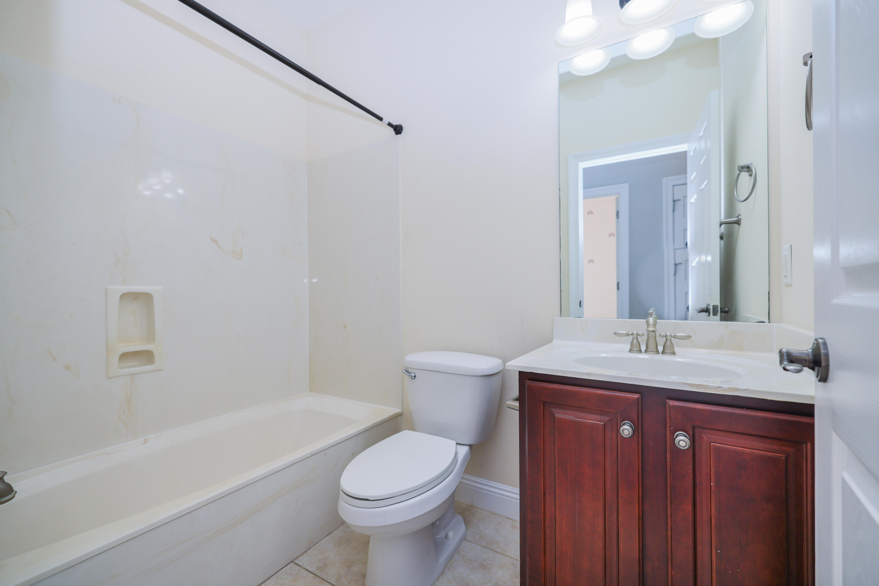 WALTON OAKS - Residential