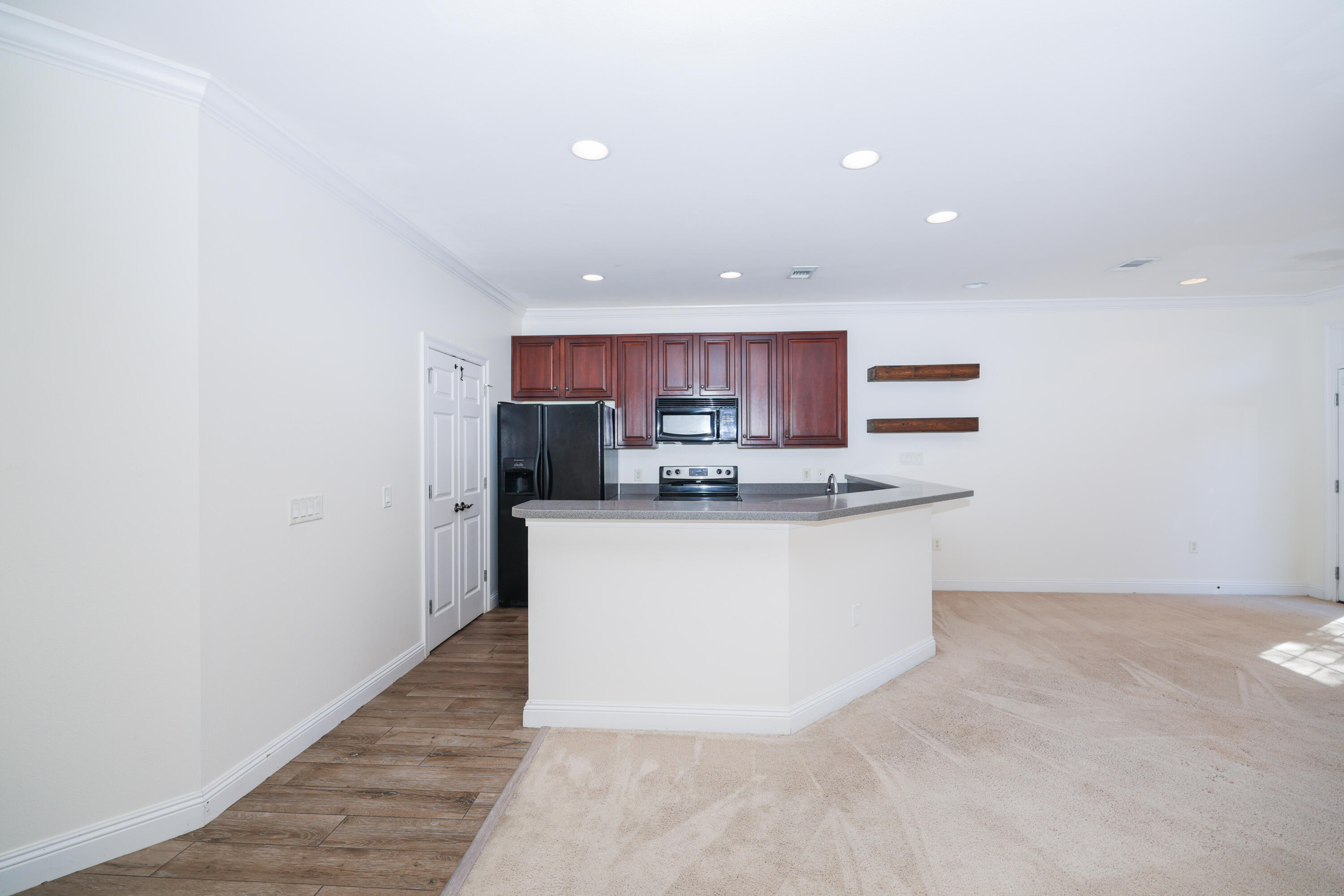 WALTON OAKS - Residential