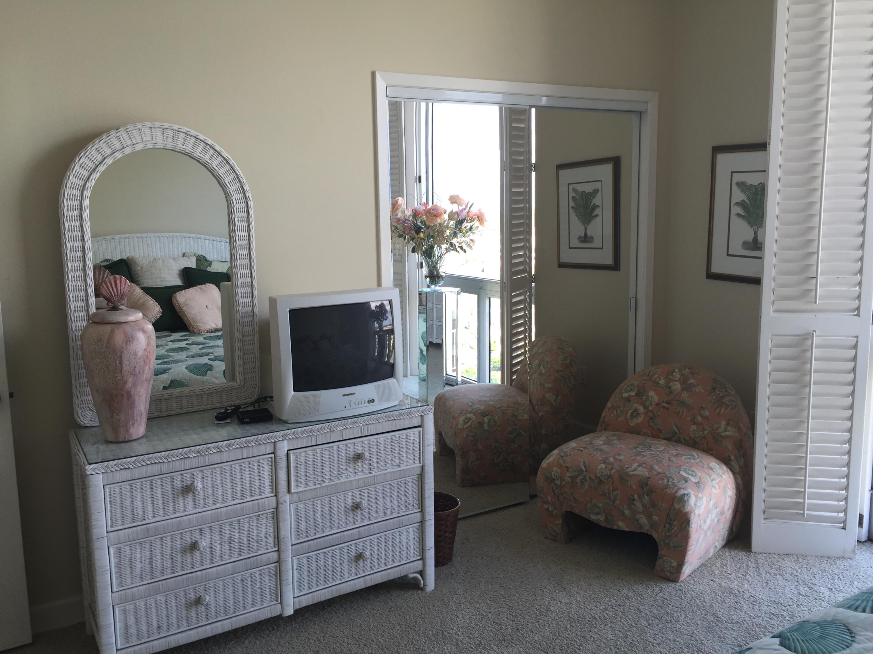 SHORELINE TOWERS 1 - Residential