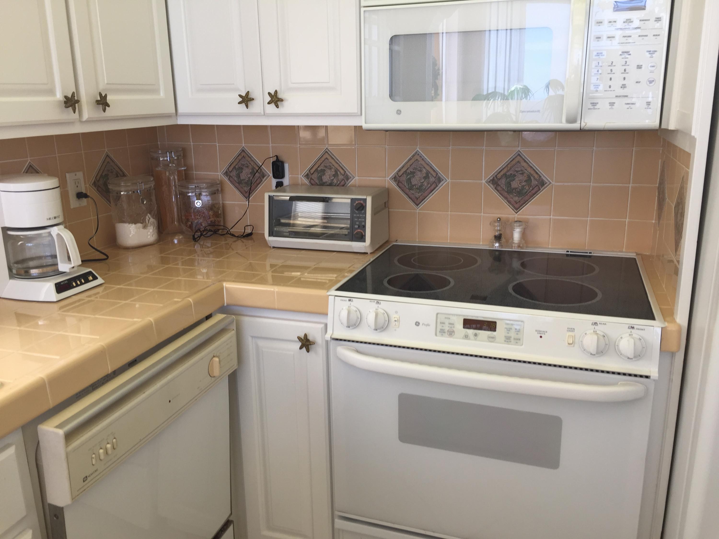 SHORELINE TOWERS 1 - Residential