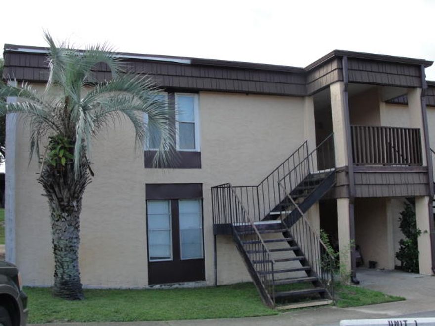 What a deal and ready to move in! 2 Bedroom, 2 bath, second floor unit with a balcony overlooking teh community pool. The complex is centrally located and convenient to shopping, dining and employment.