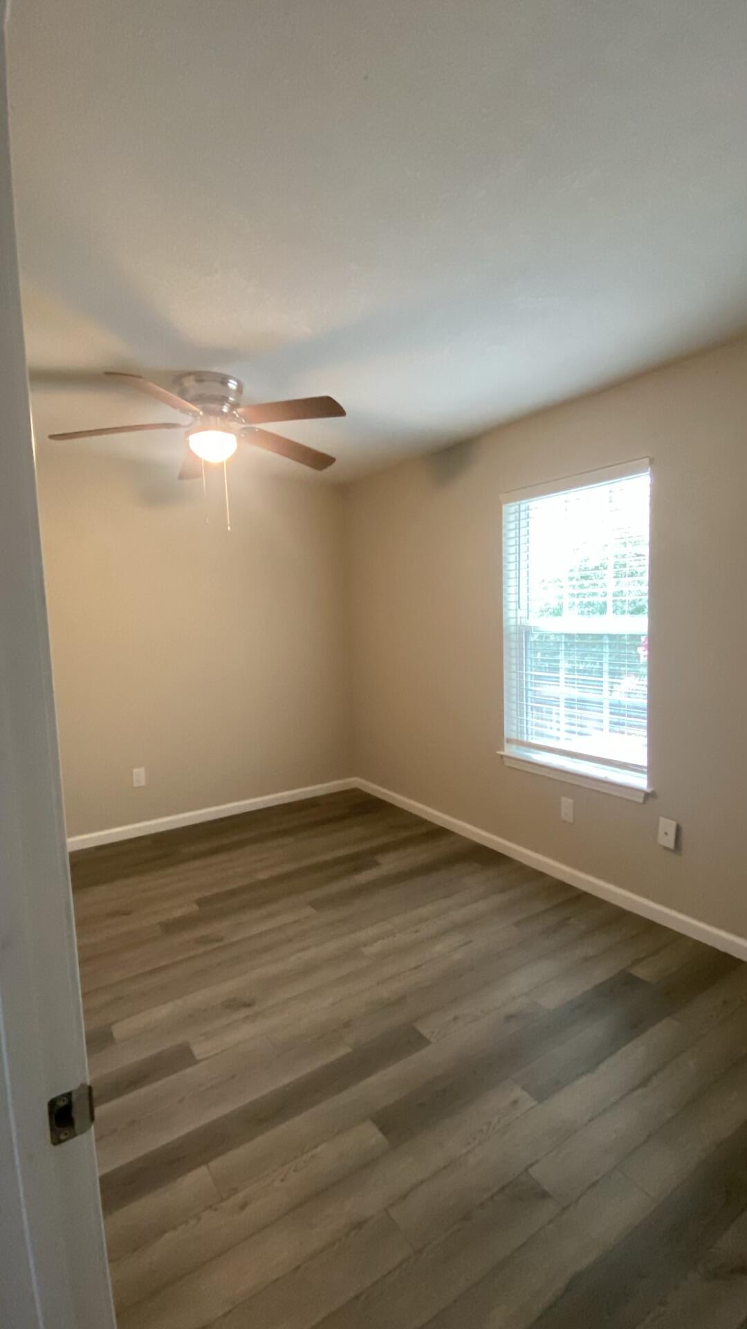 HAMPTONS TOWNHOMES THE - Residential Lease