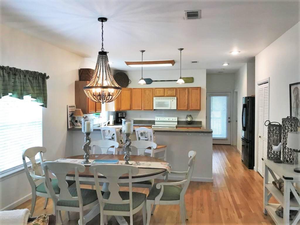 MAGNOLIA BEACH - Residential