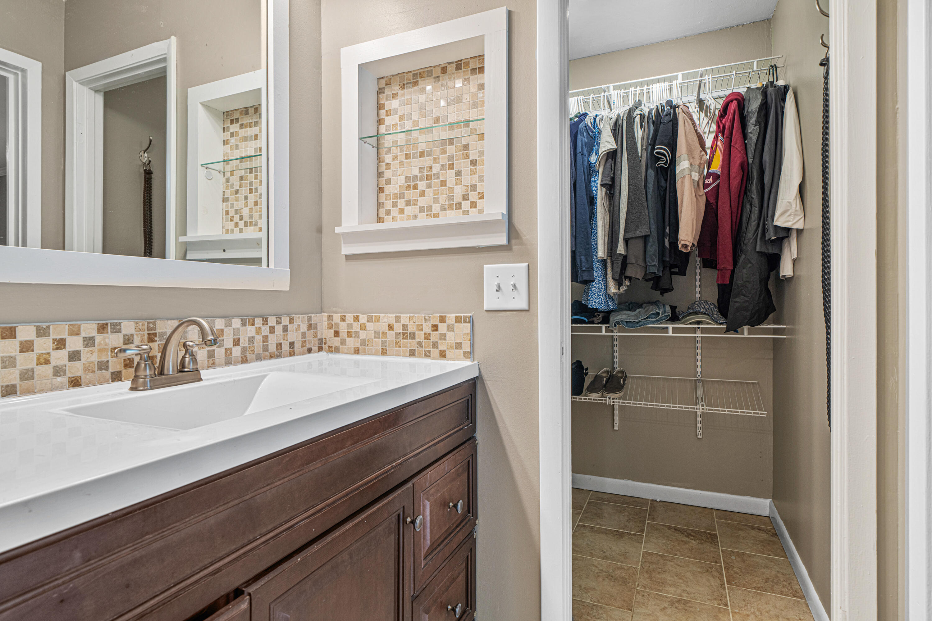 LAKEVIEW ESTATES - Residential