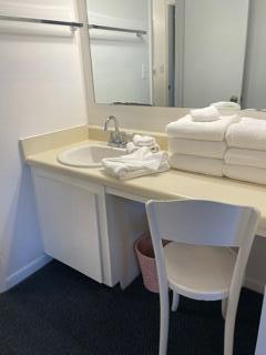 PORTSIDE CONDO 2 BR 1.5 BA UNIT 6 BUILDING P ORB 970 P 1-70 2BR 1.5B 1120 H&C ORB 3560 P 2145 - Residential