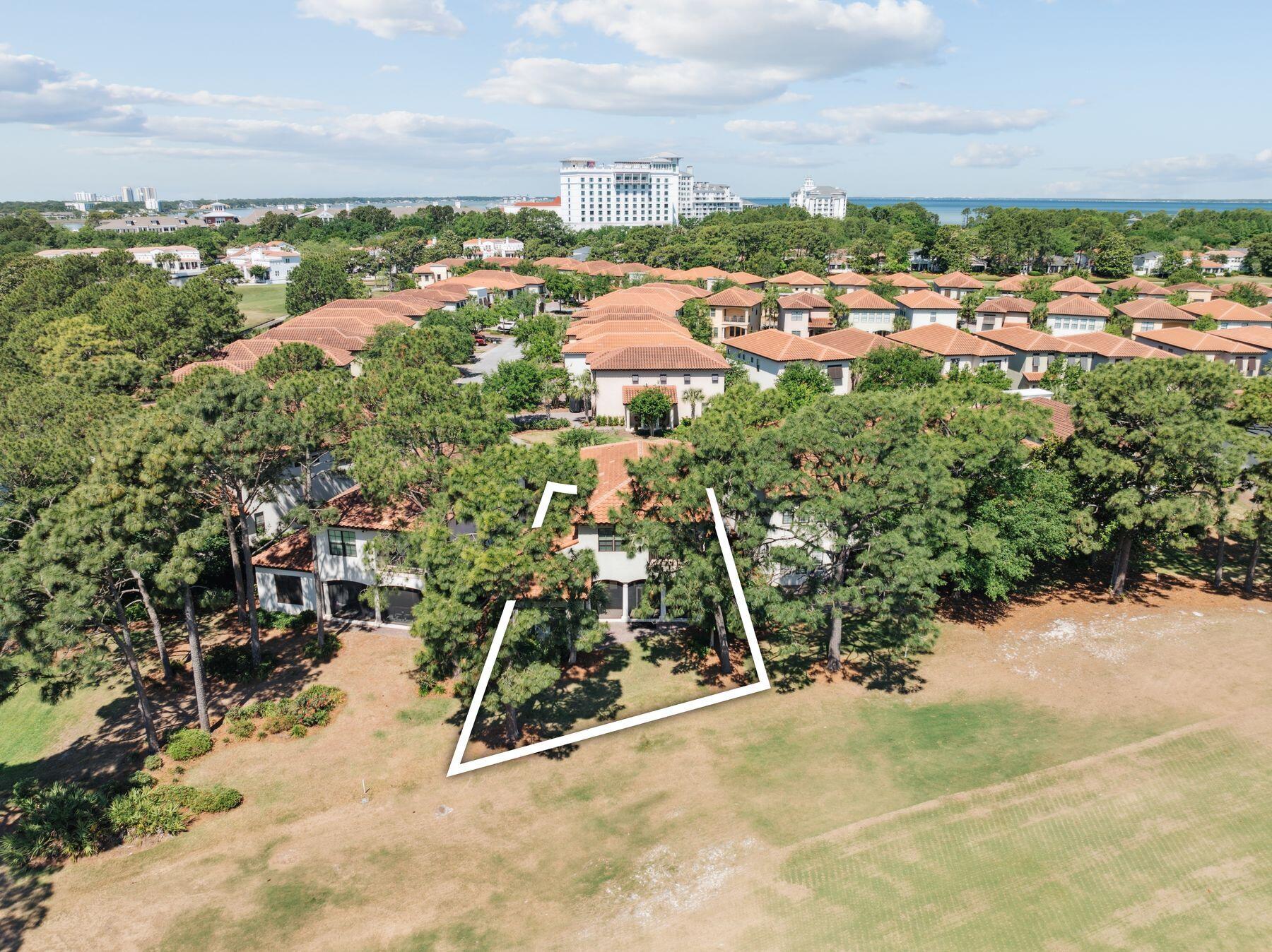 VILLA LAGO - Residential