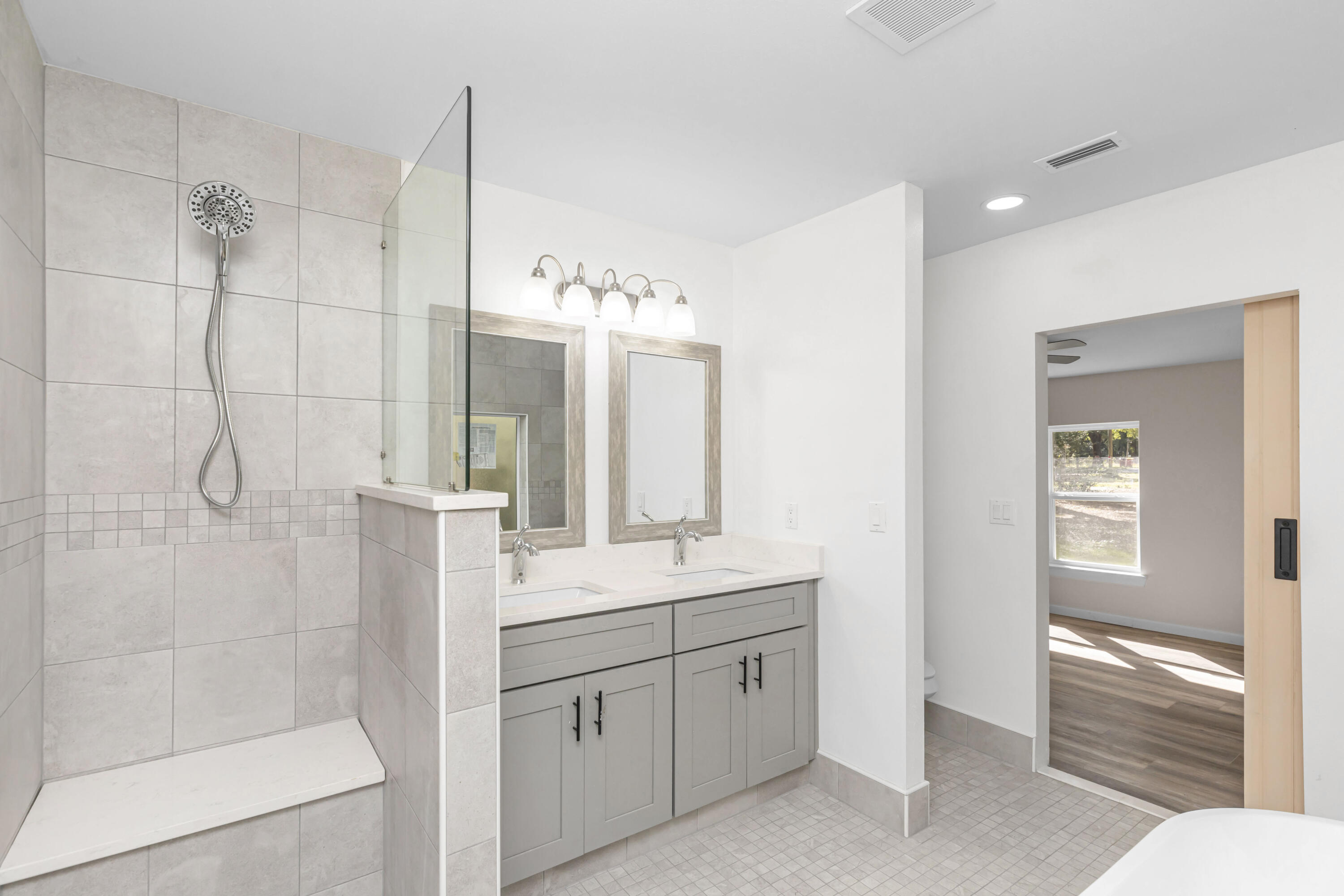 MORRIS ADDN TO CRESTVIEW - Residential