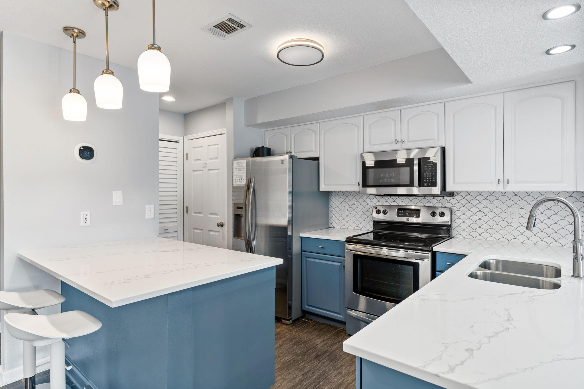 Harbour Pointe Condo - Residential