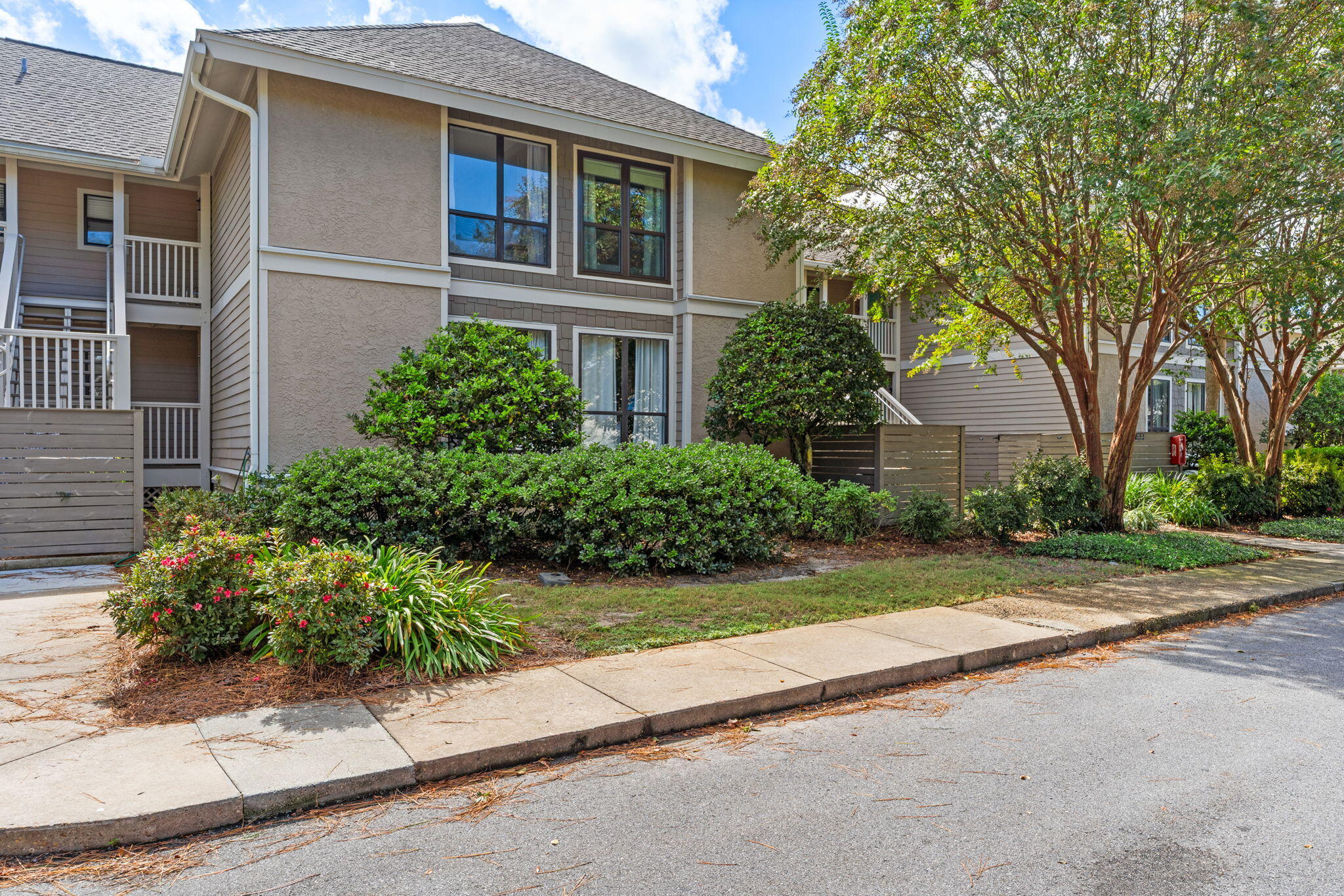 Harbour Pointe Condo - Residential