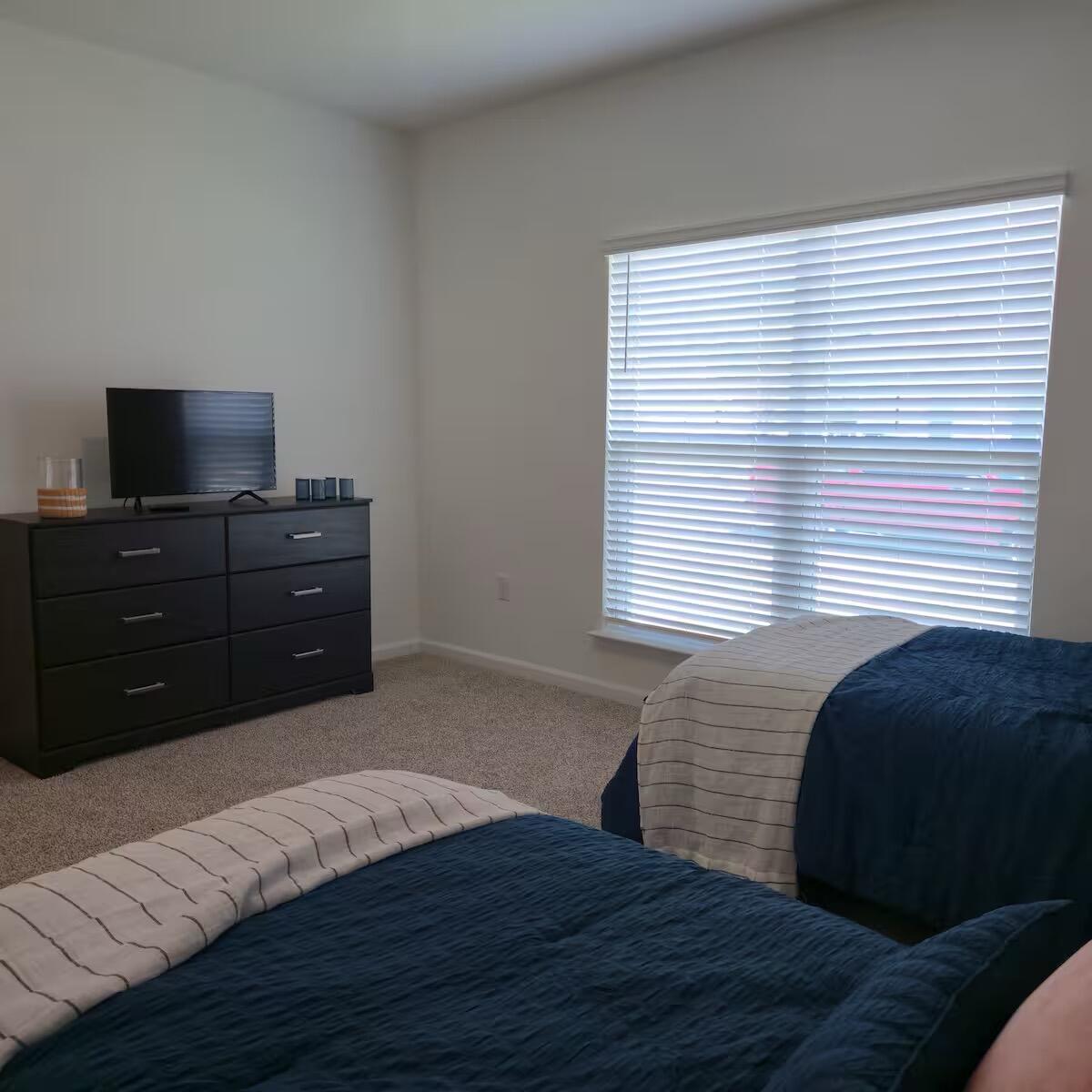 Owl's Head East - Residential Lease