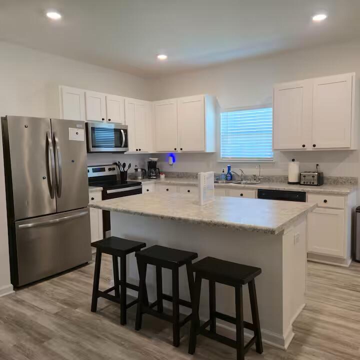 Owl's Head East - Residential Lease