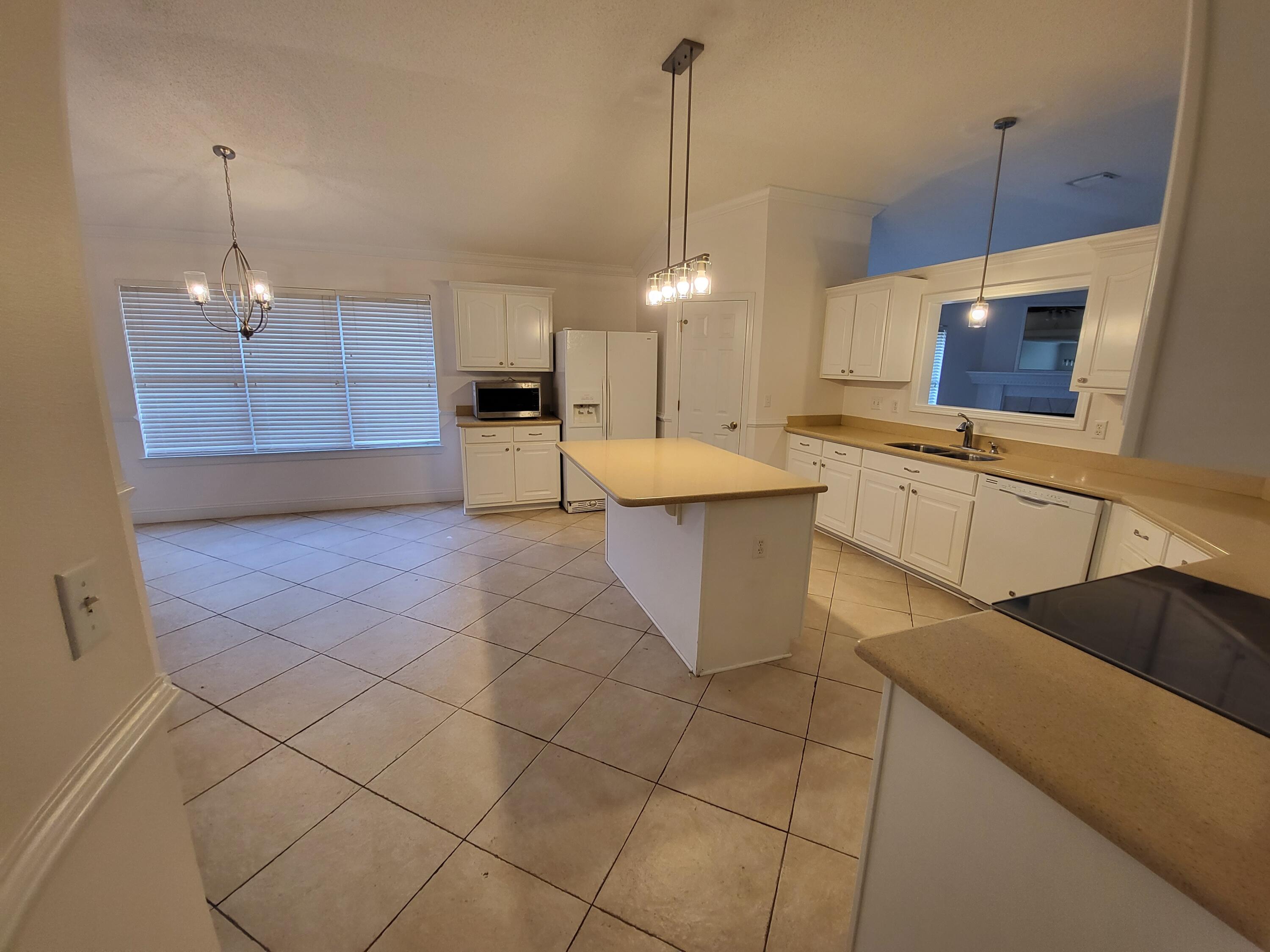 EMERALD VILLAGE S/D - Residential Lease