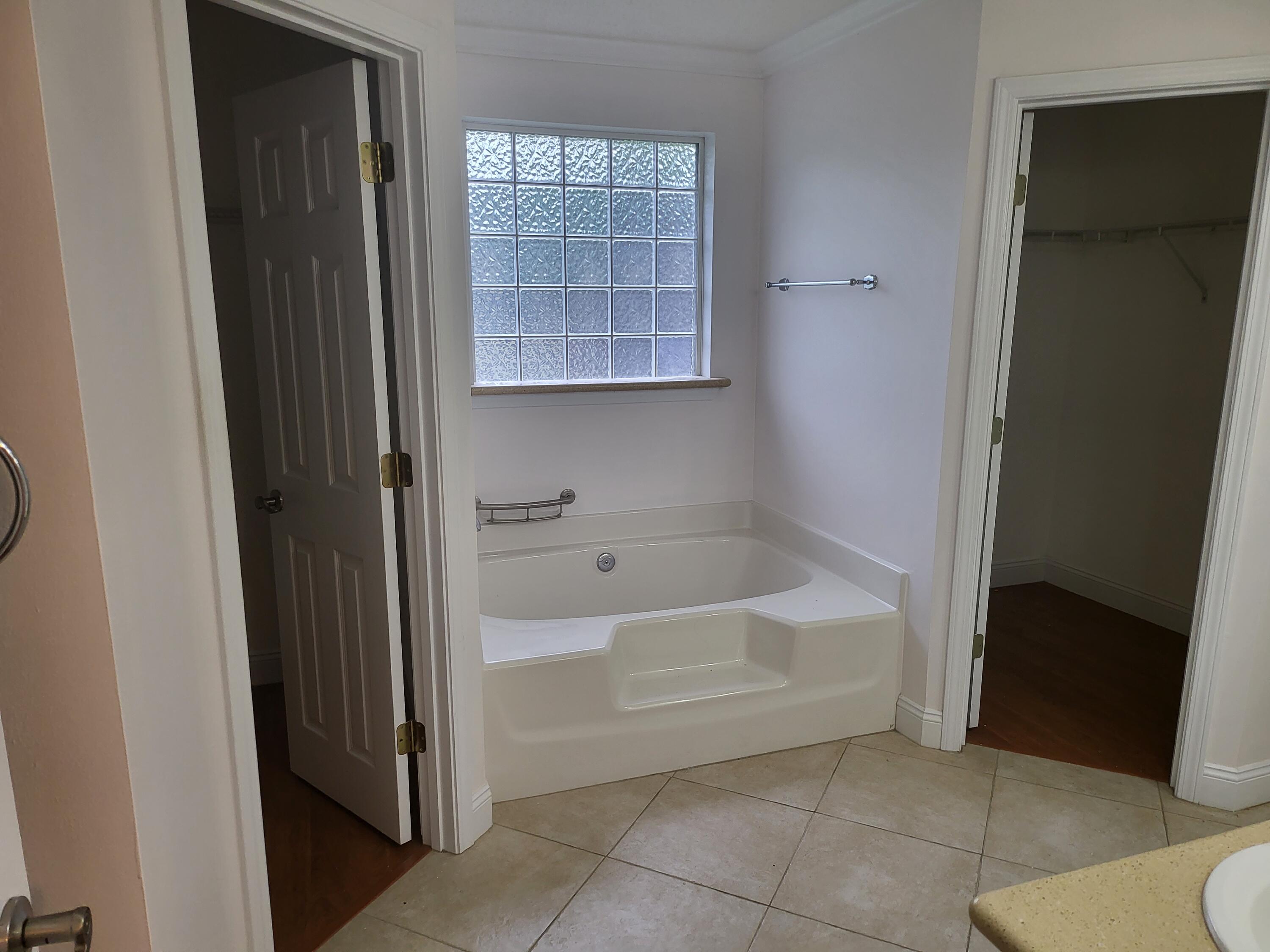 EMERALD VILLAGE S/D - Residential Lease