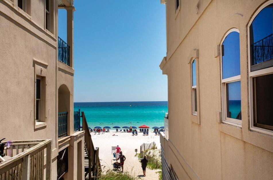 EMERALD WATERS - Residential