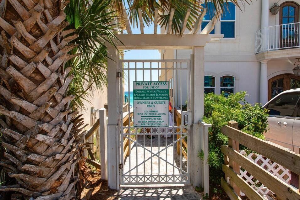 EMERALD WATERS - Residential