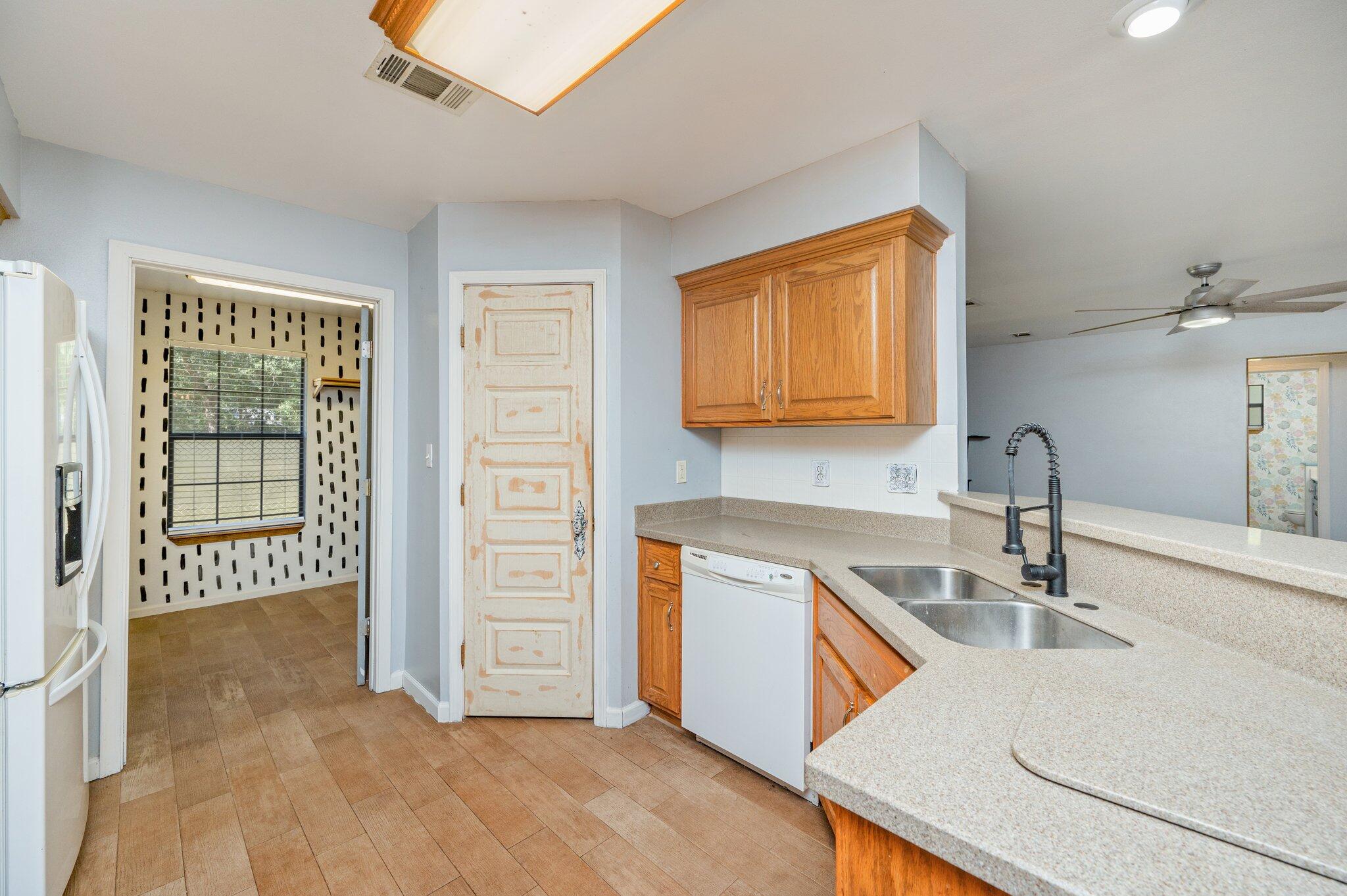 EDGEWOOD - Residential Lease