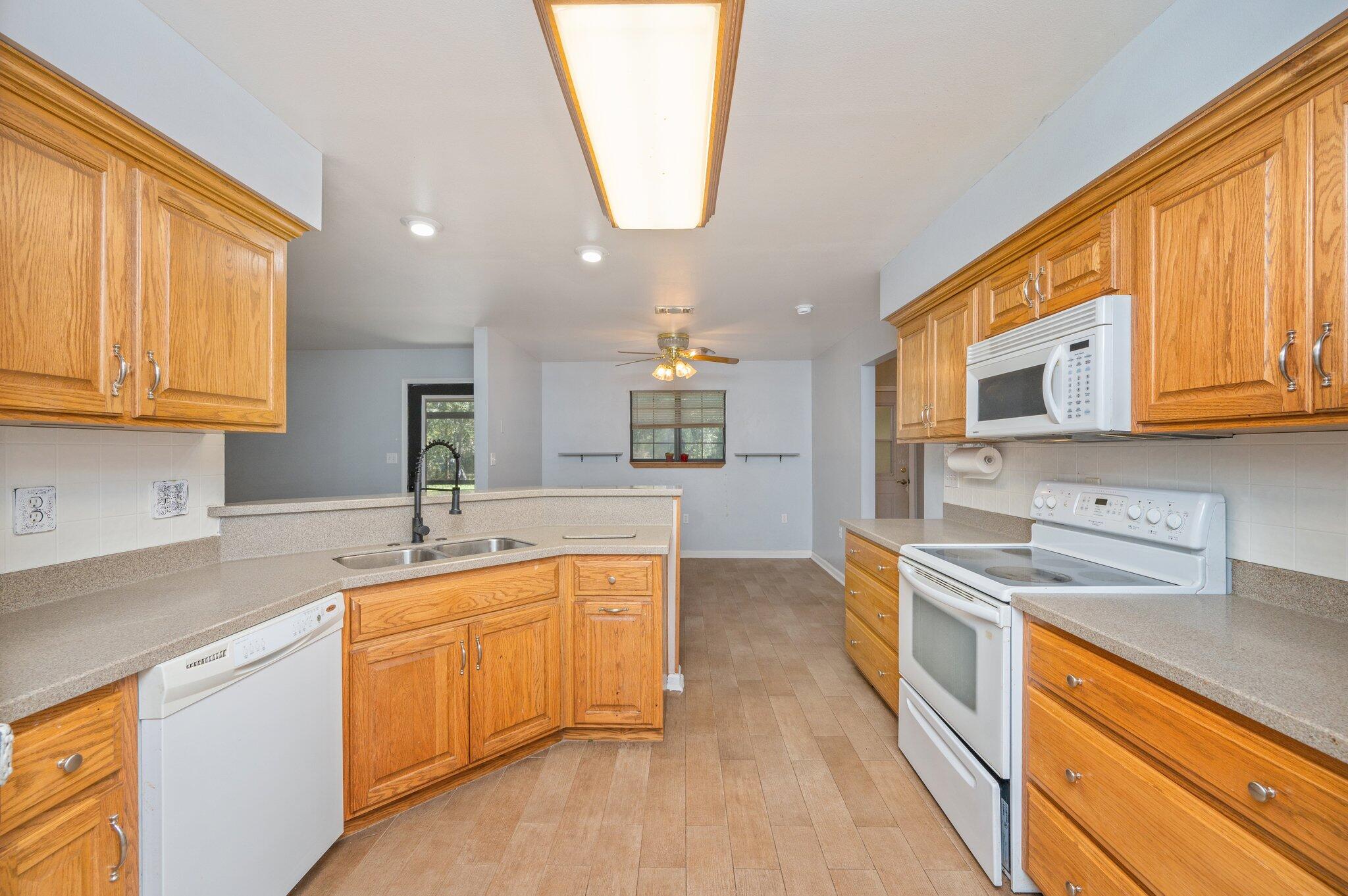 EDGEWOOD - Residential Lease