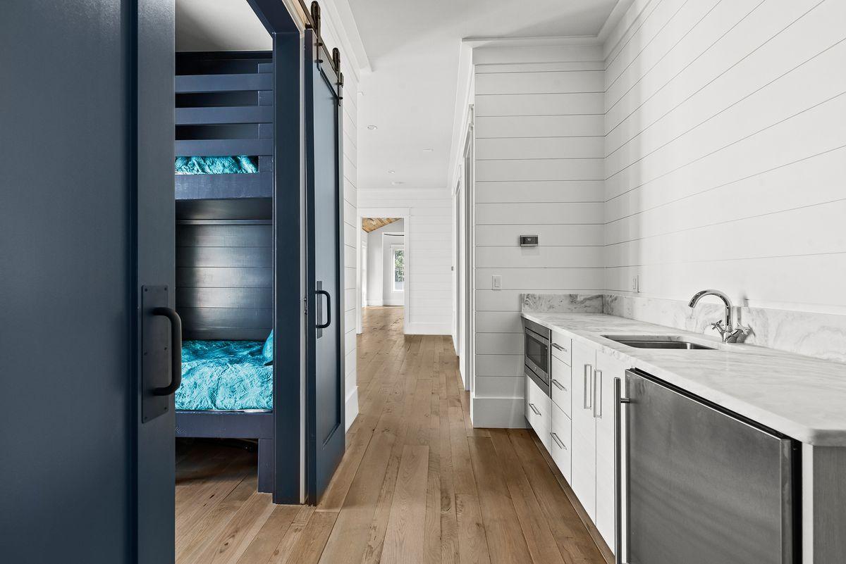 SEAGROVE SHORES 4TH ADD - Residential