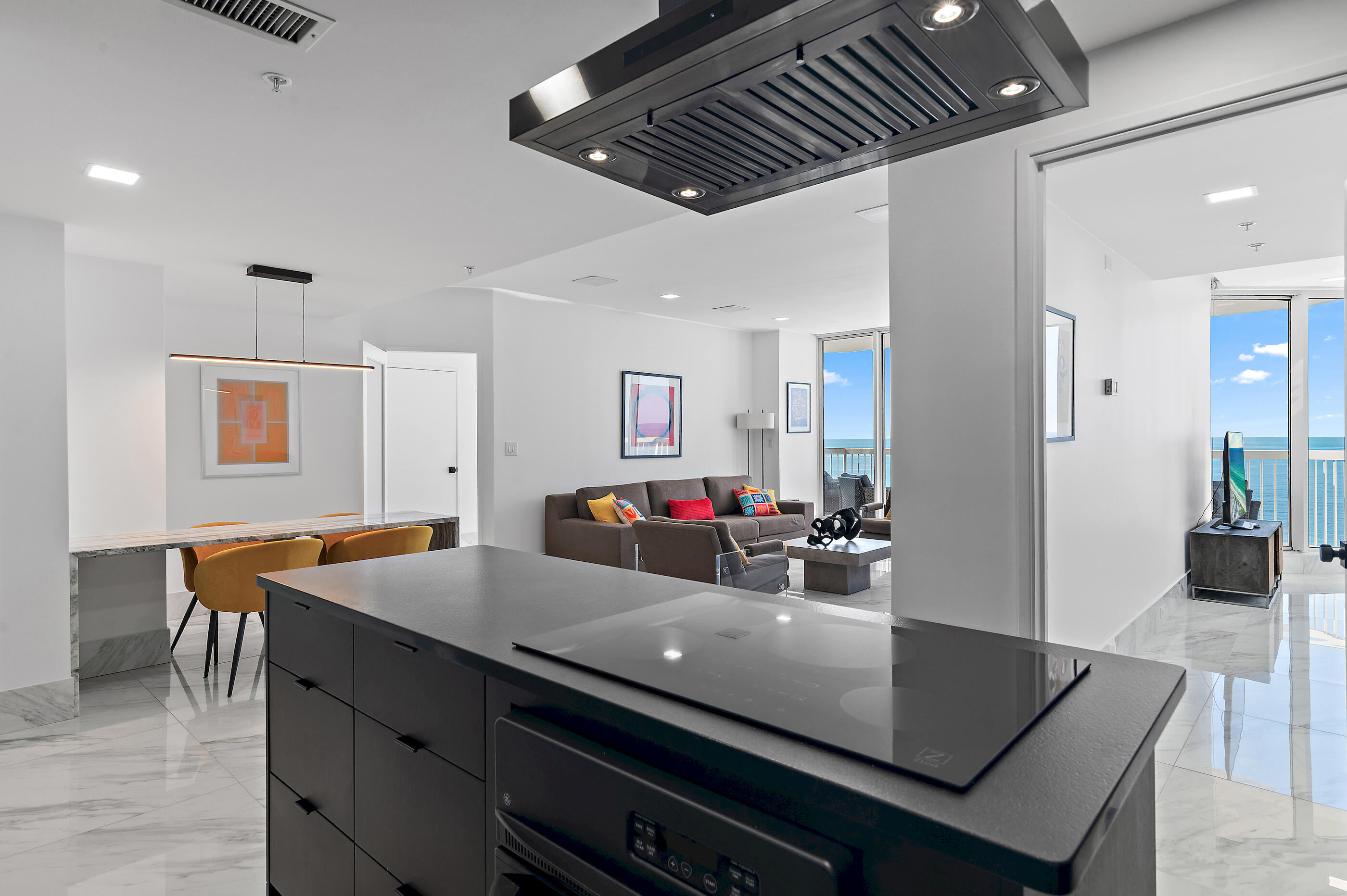 SILVER BEACH TOWERS E - Residential