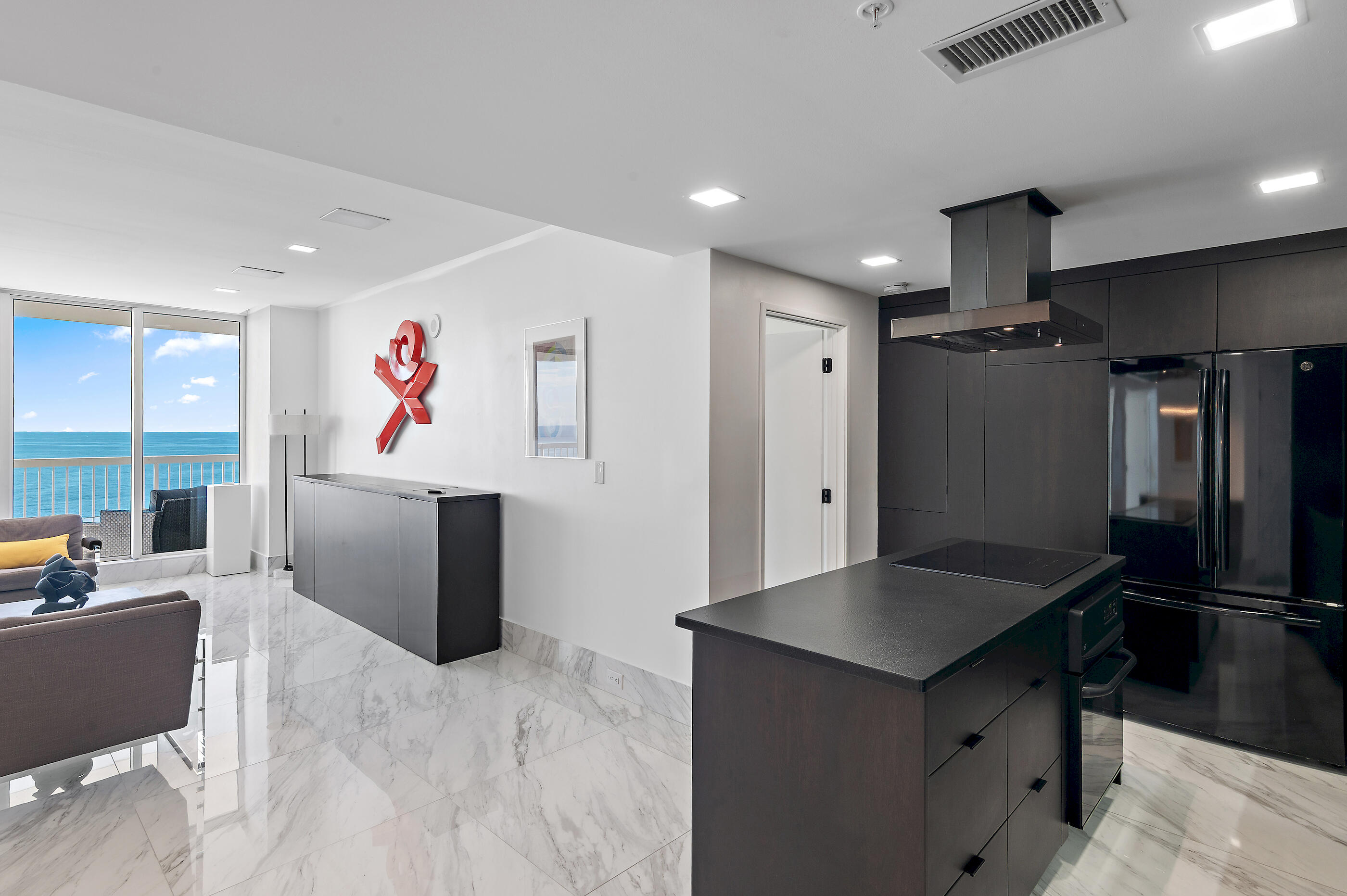 SILVER BEACH TOWERS E - Residential