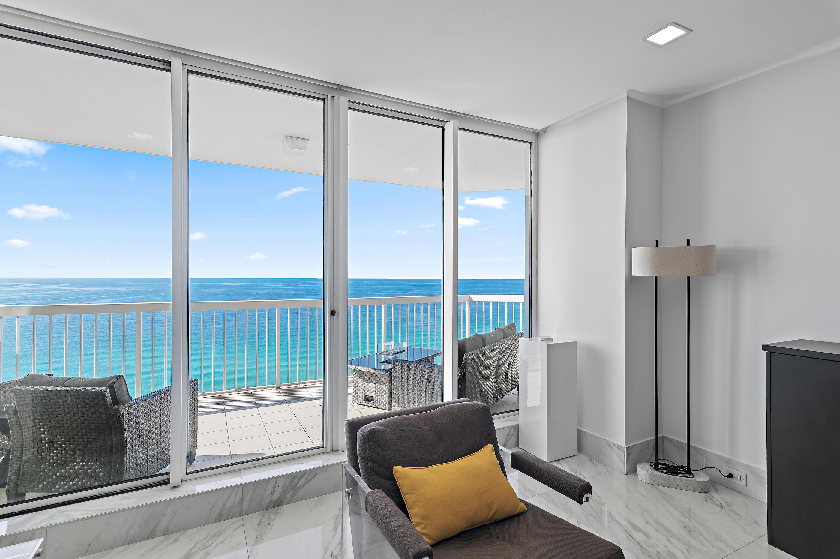 SILVER BEACH TOWERS E - Residential