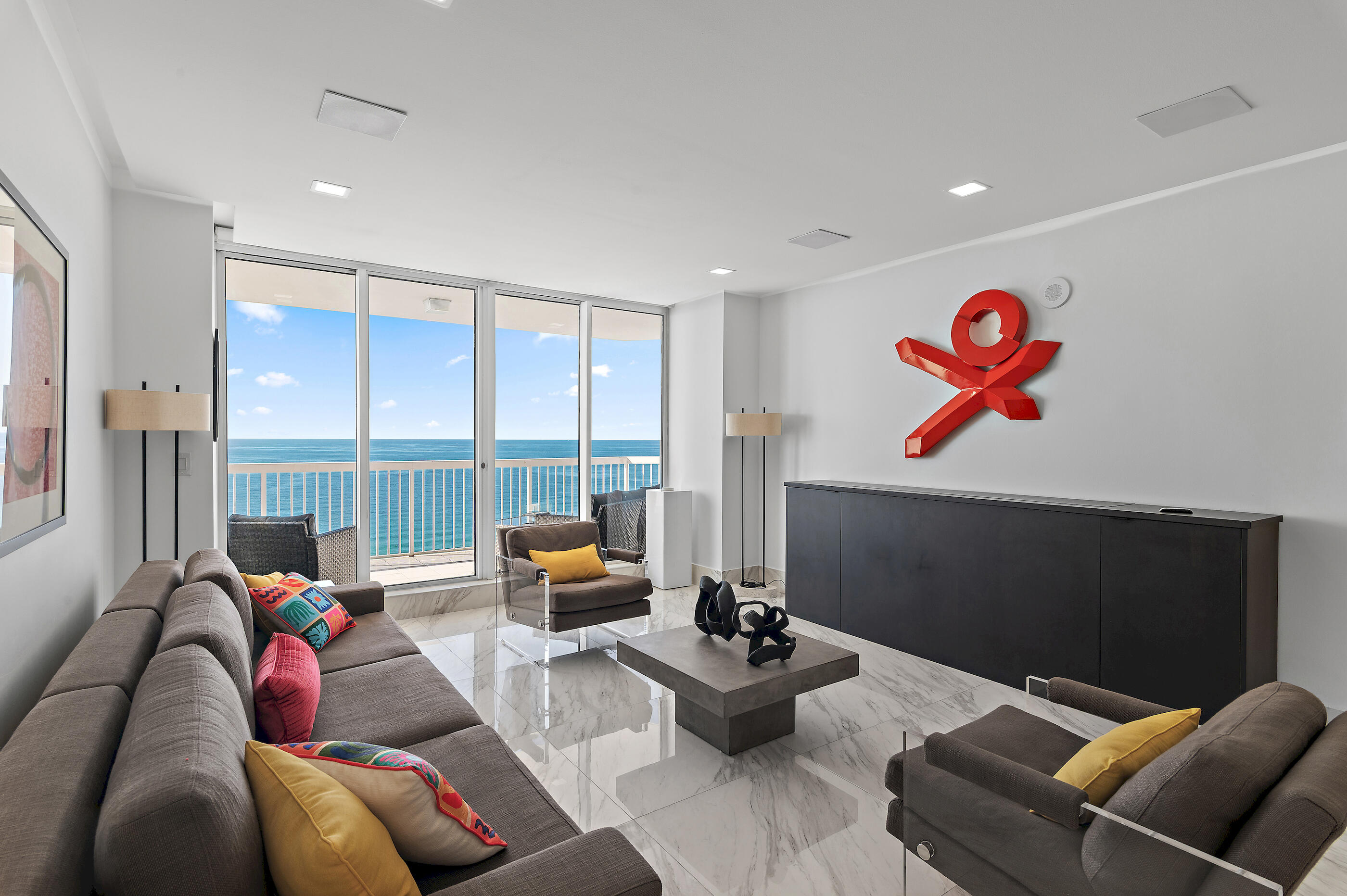 SILVER BEACH TOWERS E - Residential