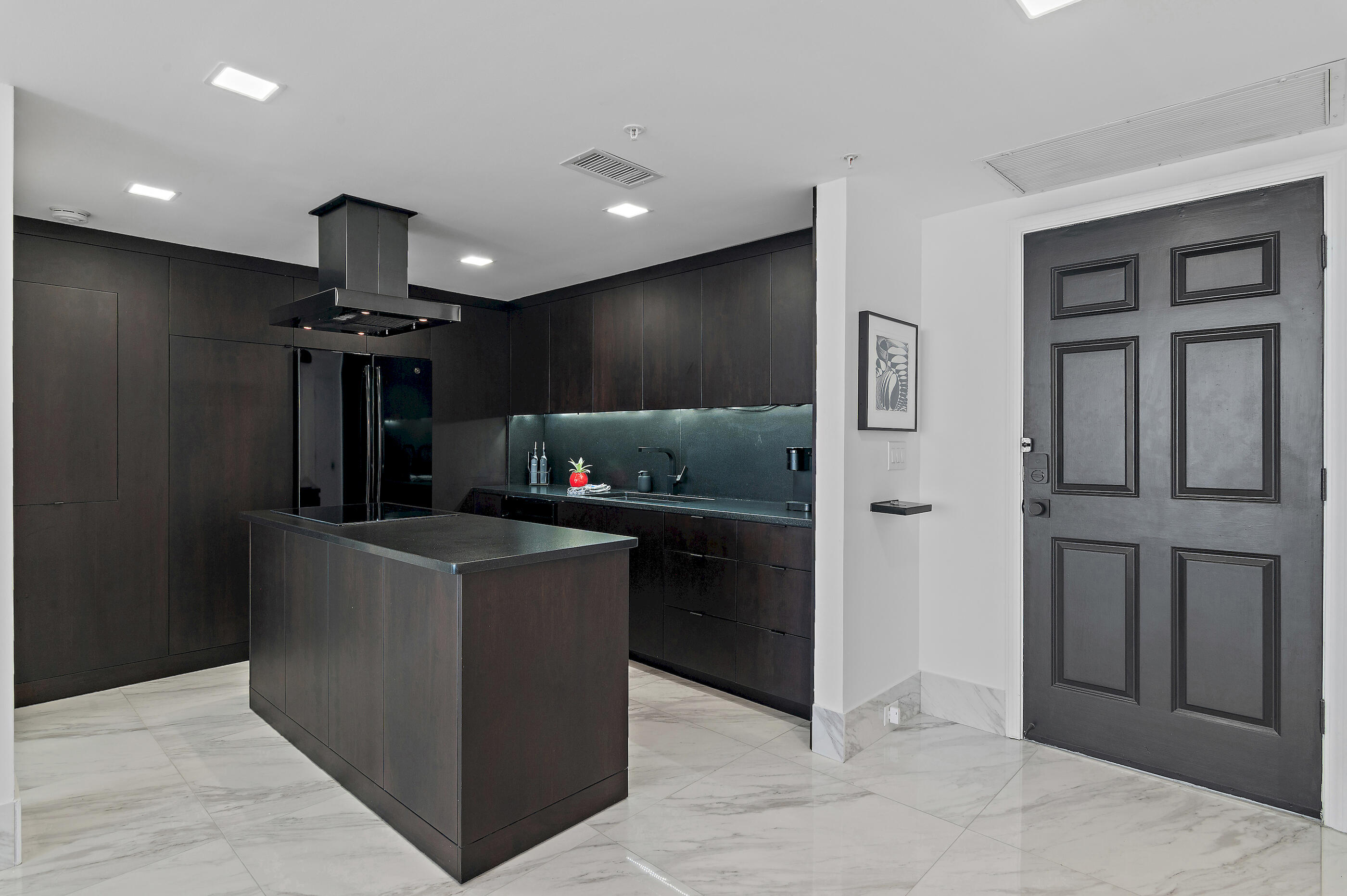 SILVER BEACH TOWERS E - Residential