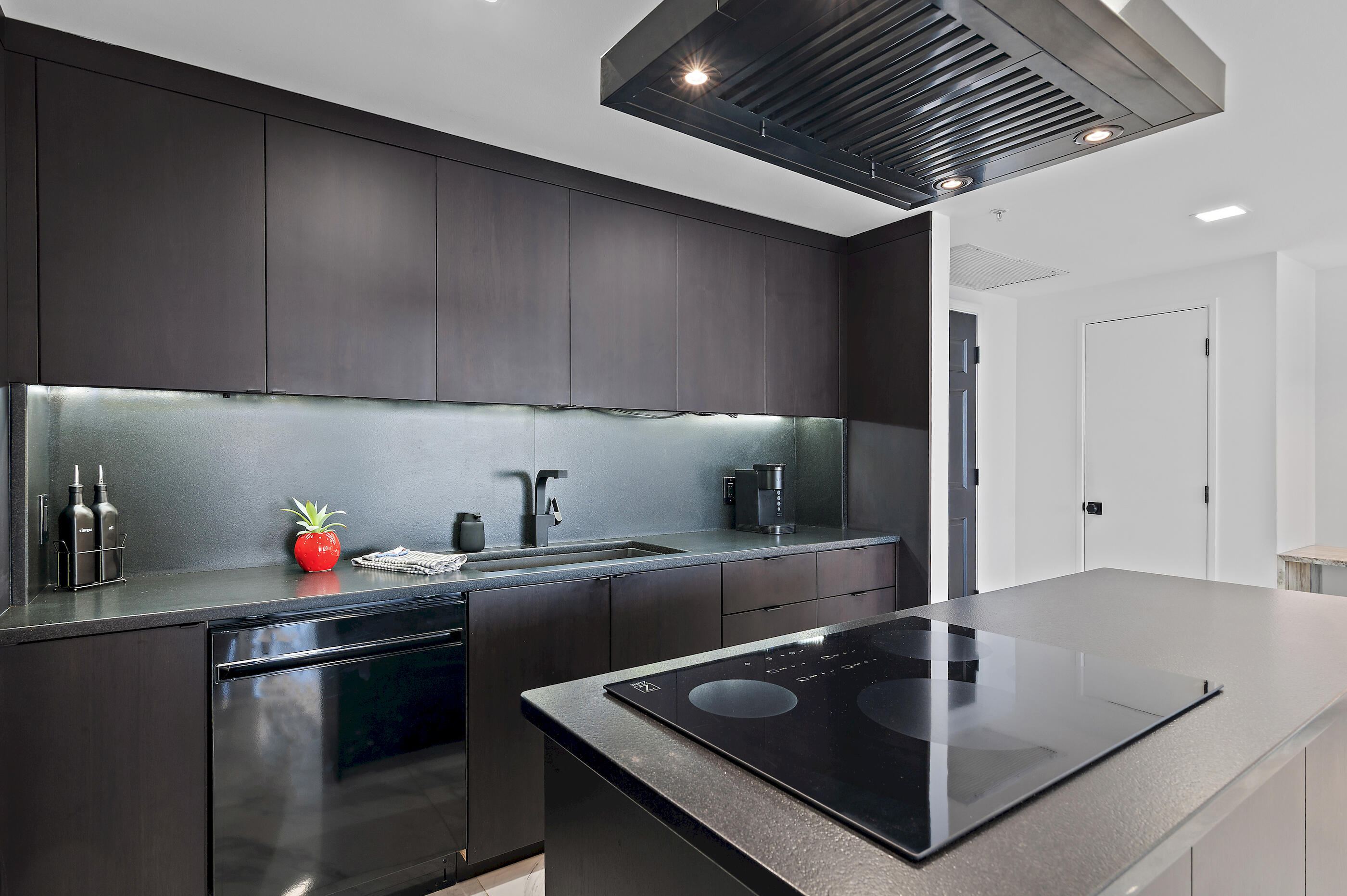 SILVER BEACH TOWERS E - Residential