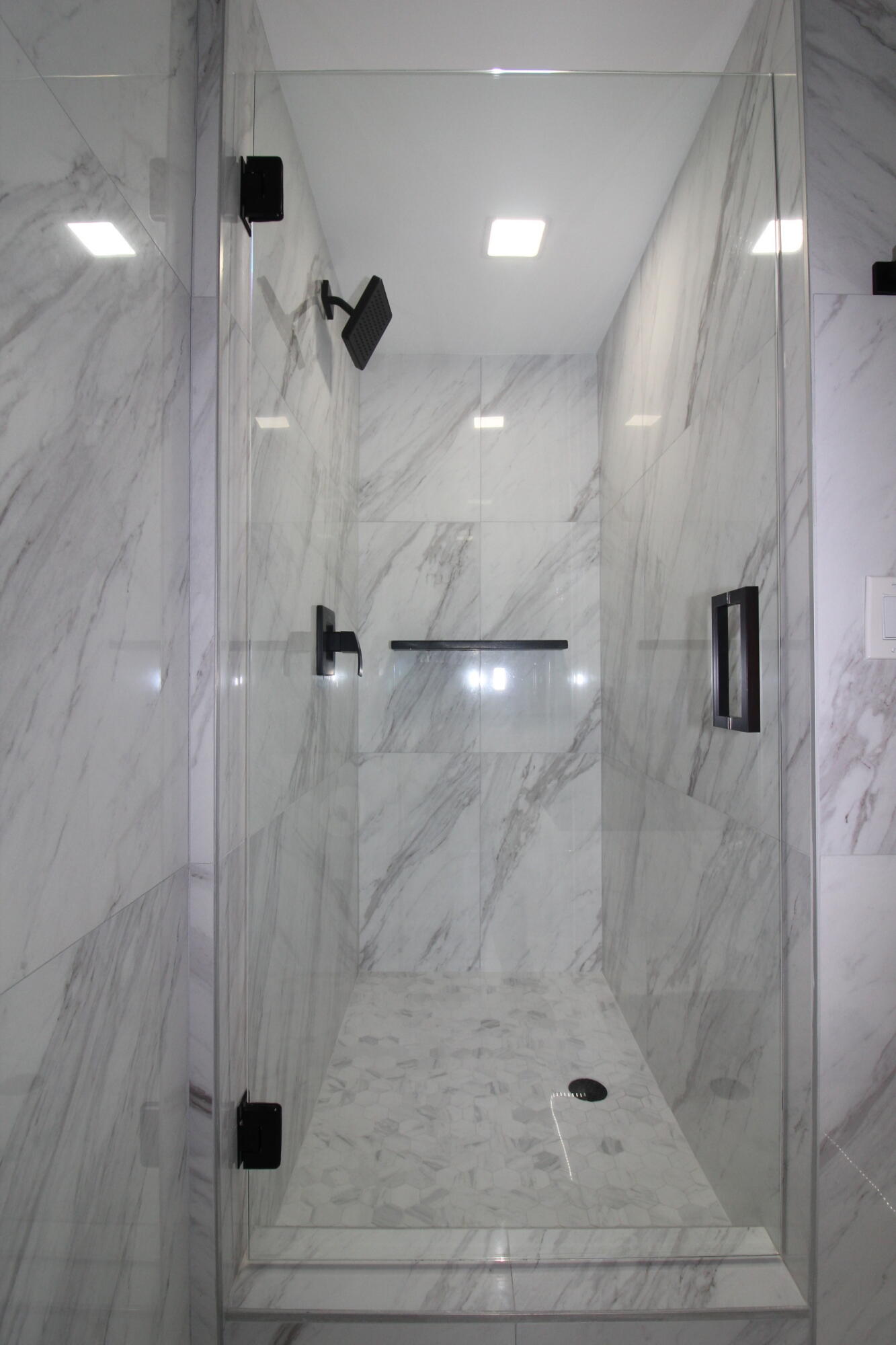 SILVER BEACH TOWERS E - Residential