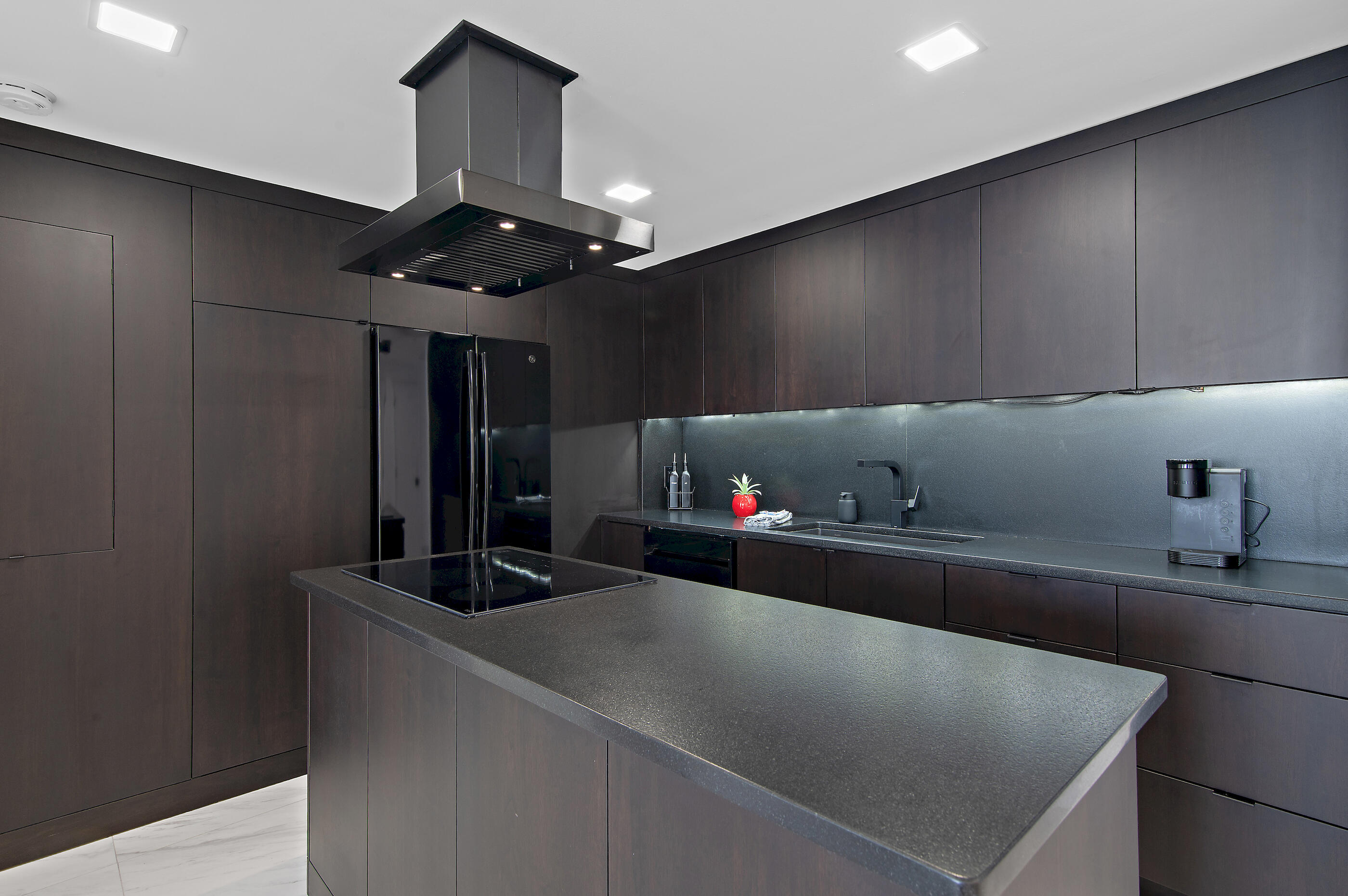 SILVER BEACH TOWERS E - Residential