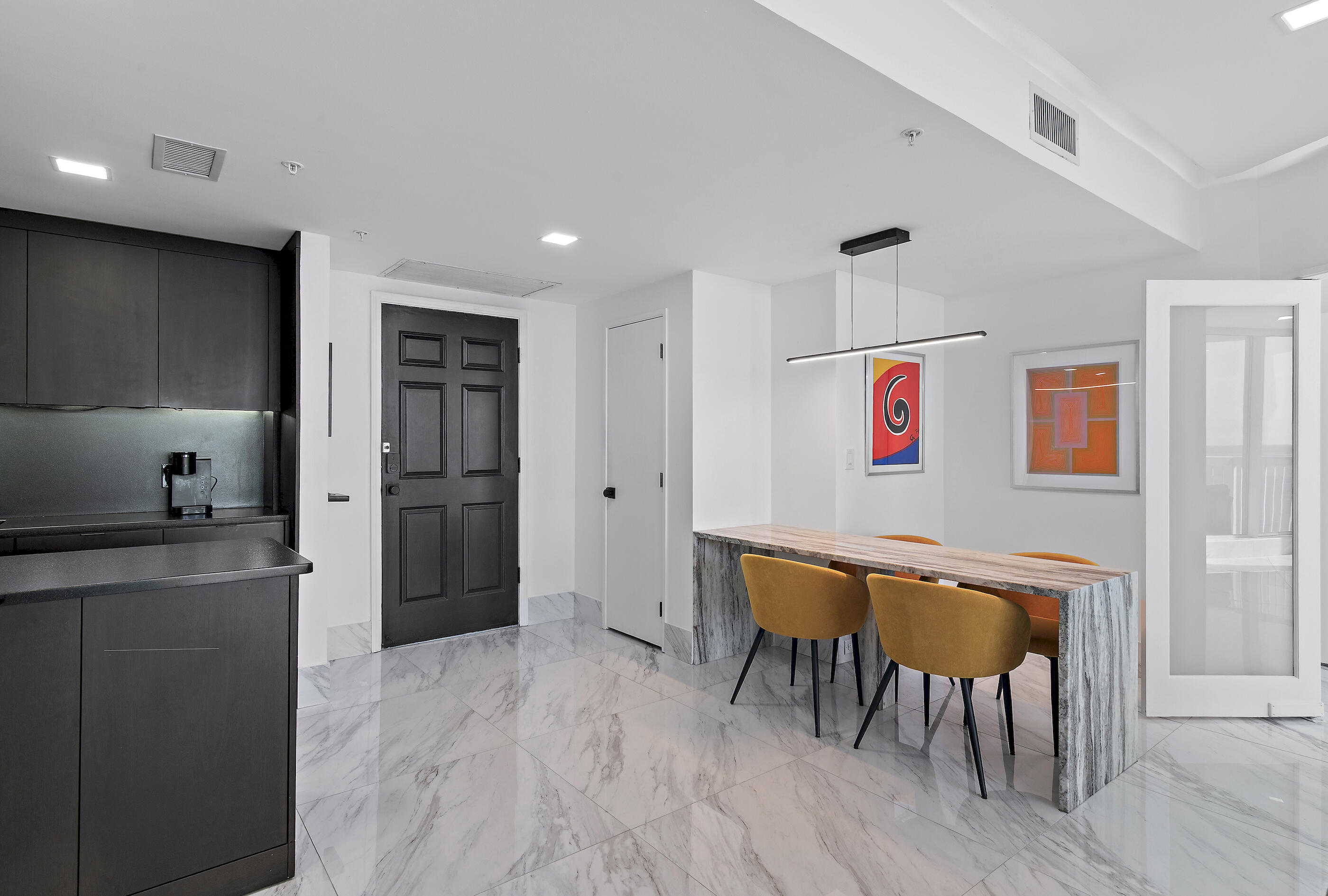 SILVER BEACH TOWERS E - Residential