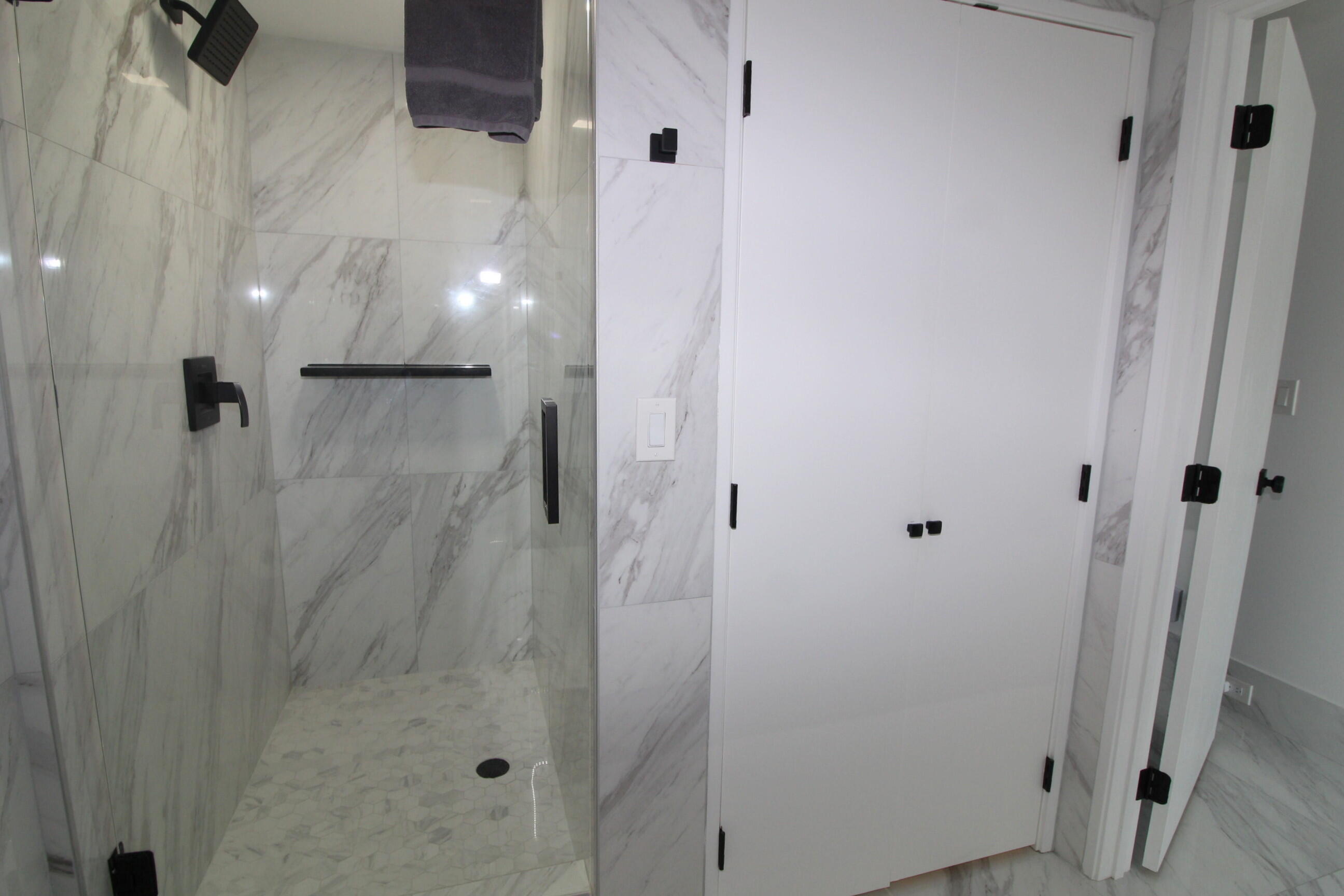 SILVER BEACH TOWERS E - Residential