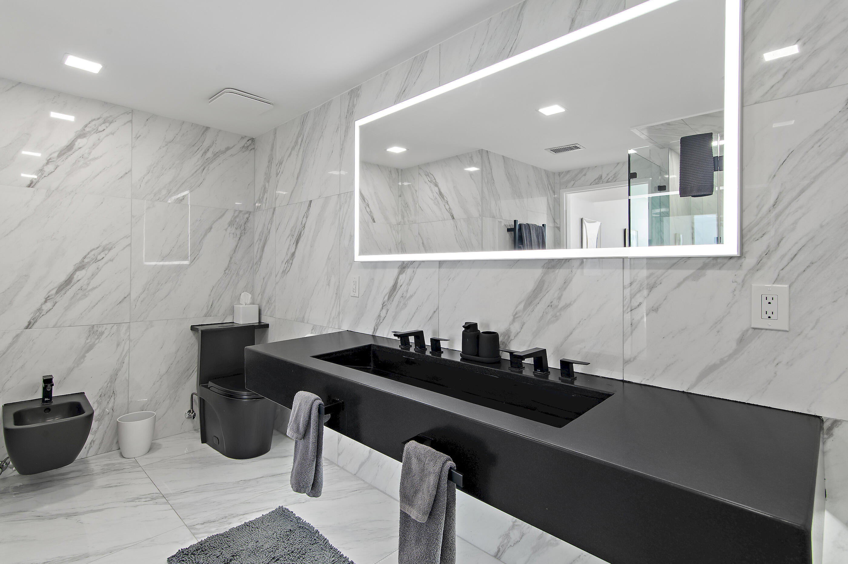 SILVER BEACH TOWERS E - Residential