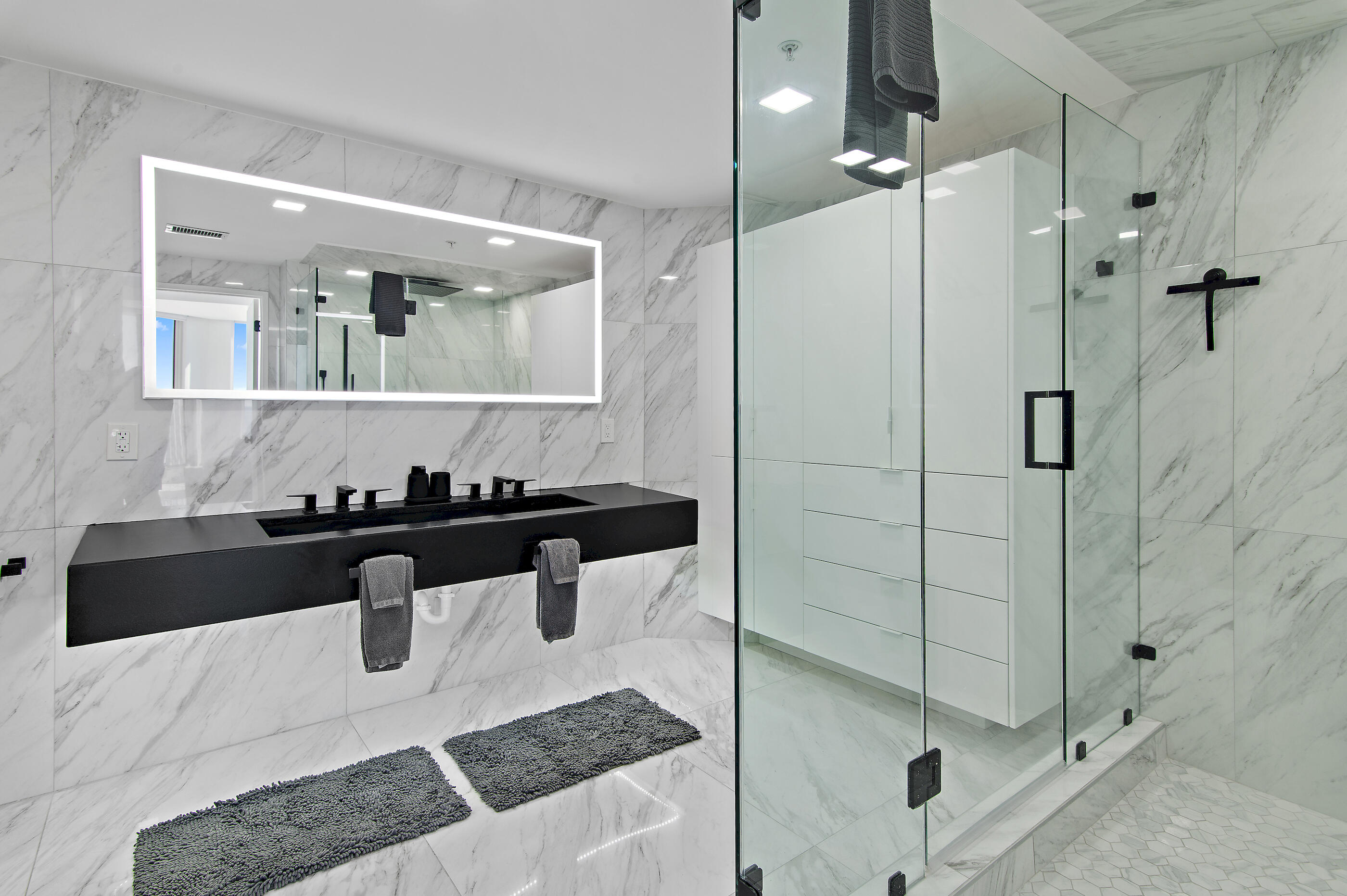 SILVER BEACH TOWERS E - Residential