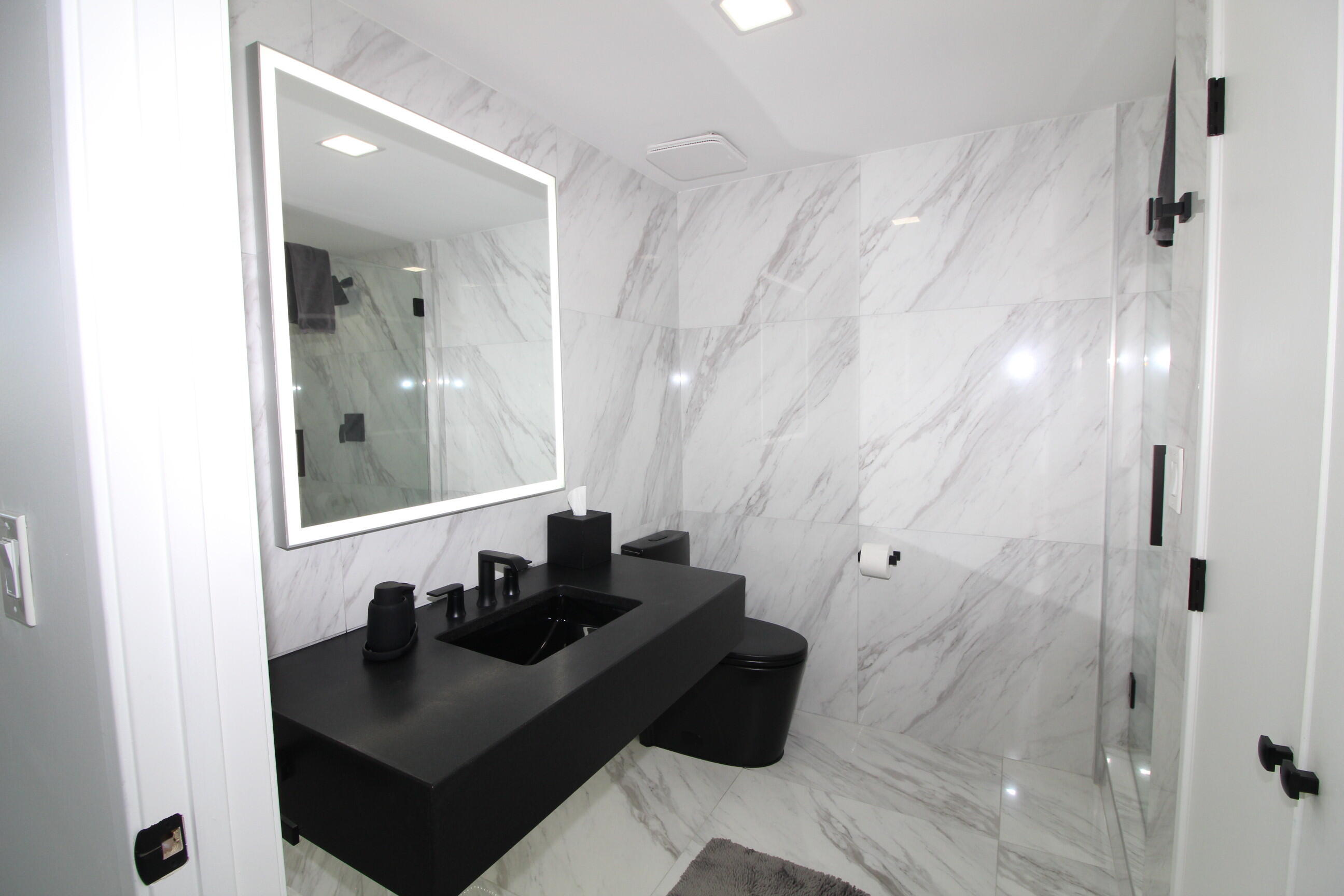 SILVER BEACH TOWERS E - Residential