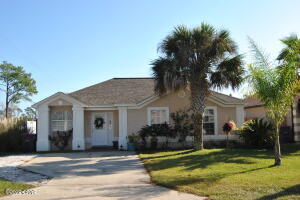 CURRENTLY UNDER CONTRACT, SELLER WILL CONSIDER BACKUP OFFERS..MOVE IN READY HOME LOCATED ON A CORNER LOT; CLOSE TO SHOPPING AND OF COURSE THE BEAUTIFUL BEACHES...NO HOA OR FEES...EXCELLENT INVESTMENT OR STARTER HOME