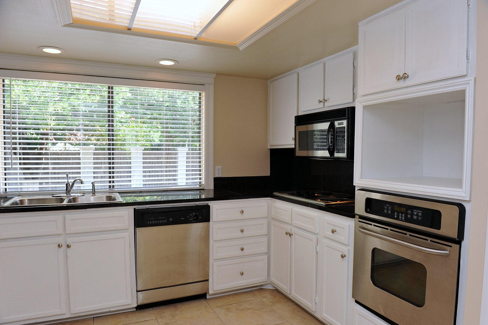 L'ATRIUM - Residential Lease