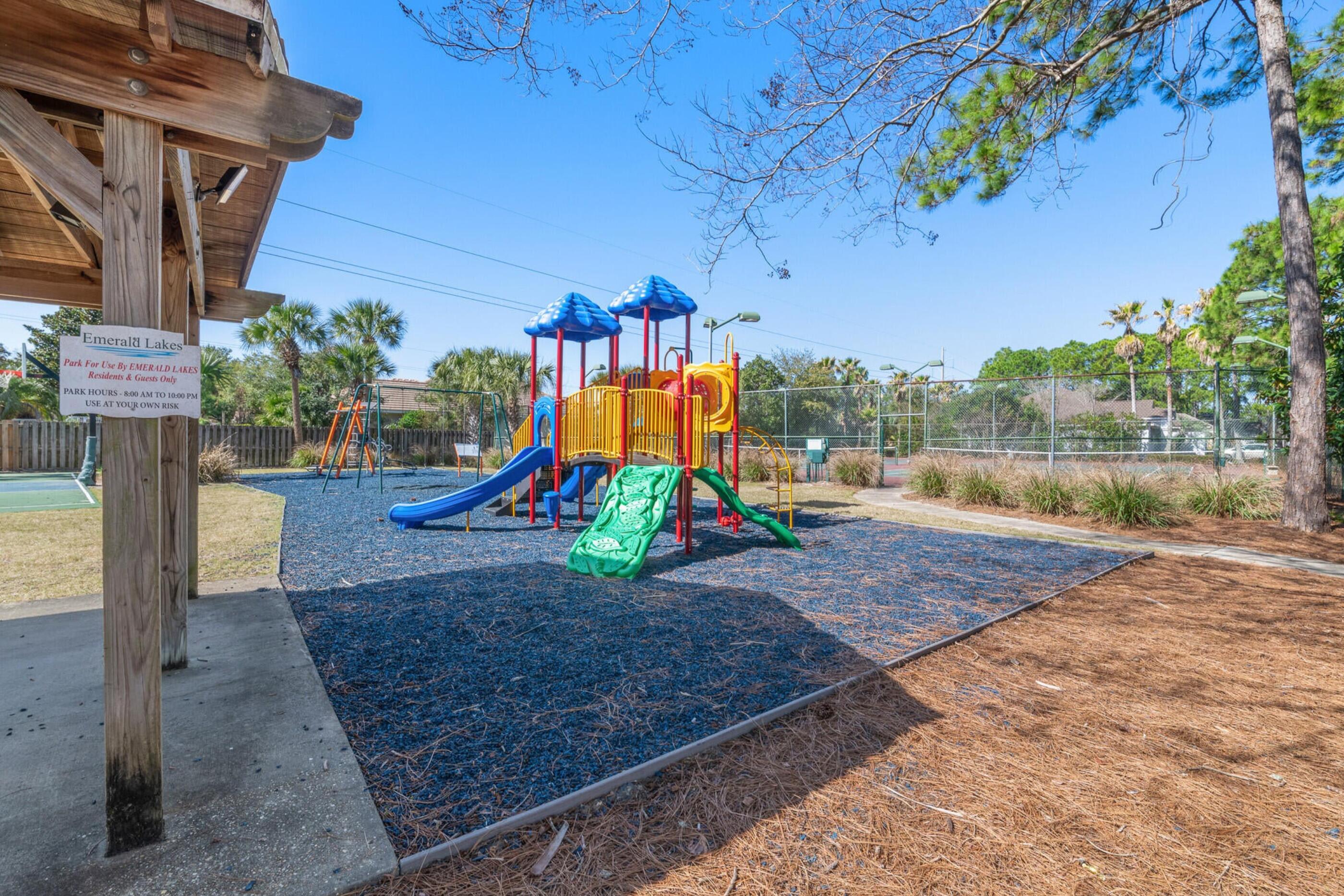 EMERALD LAKES PH 1 - Residential