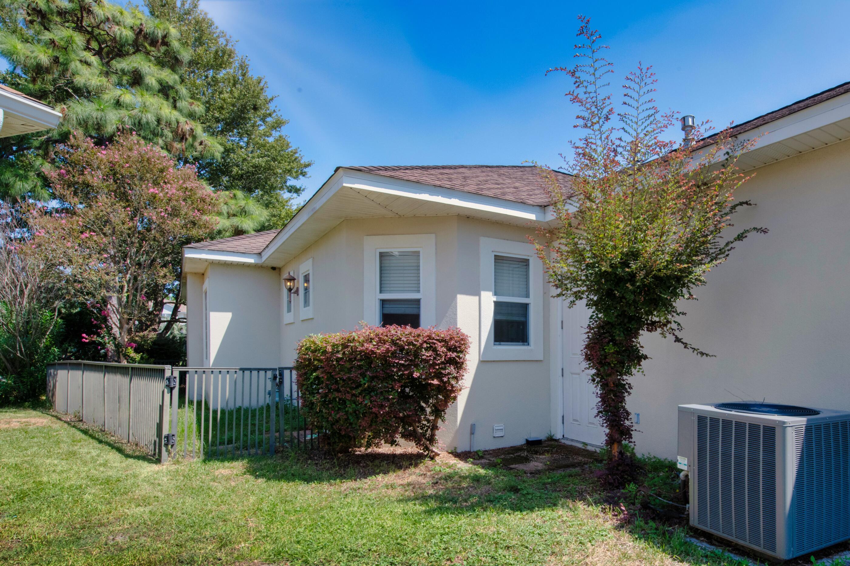 EMERALD LAKES PH 1 - Residential