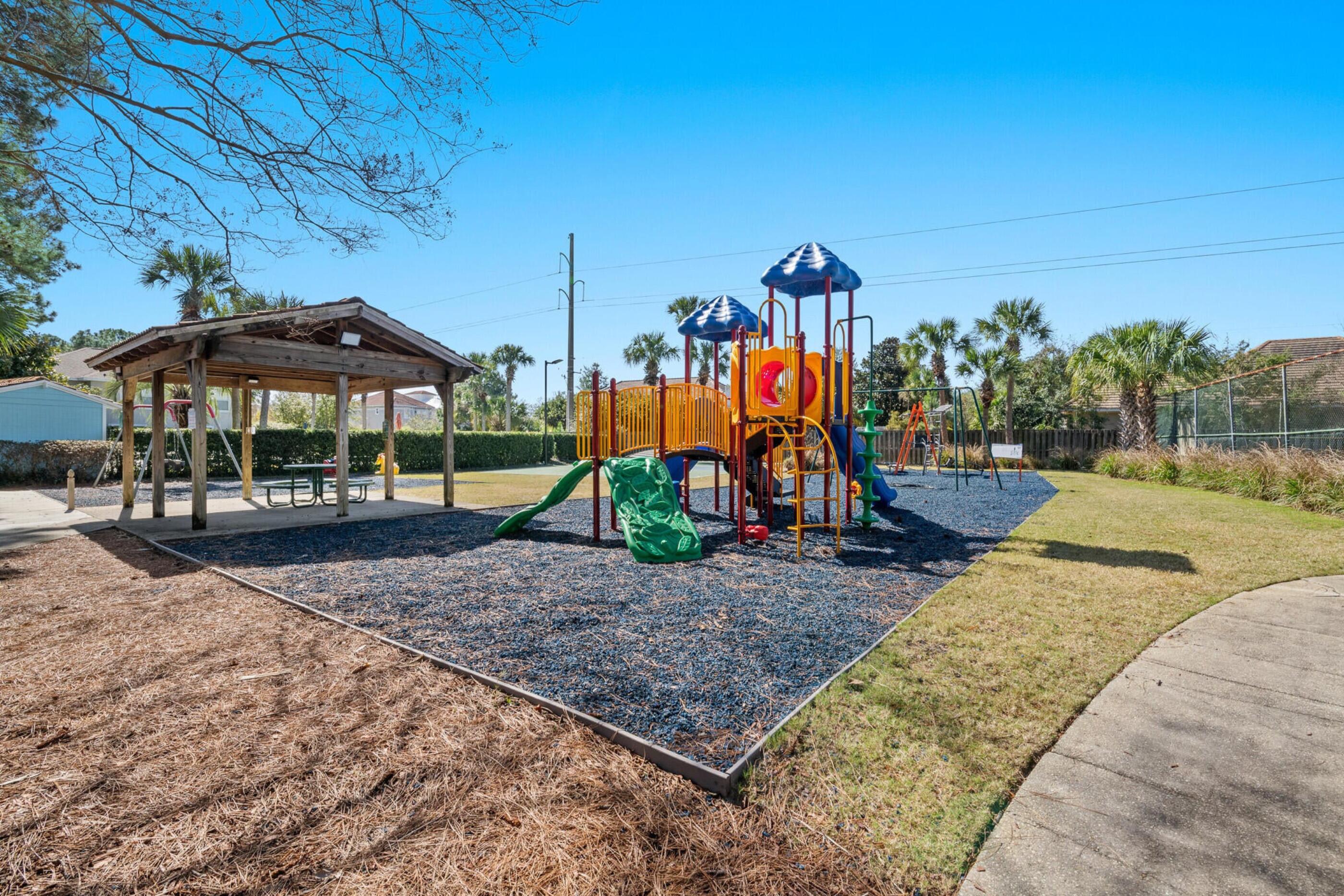 EMERALD LAKES PH 1 - Residential