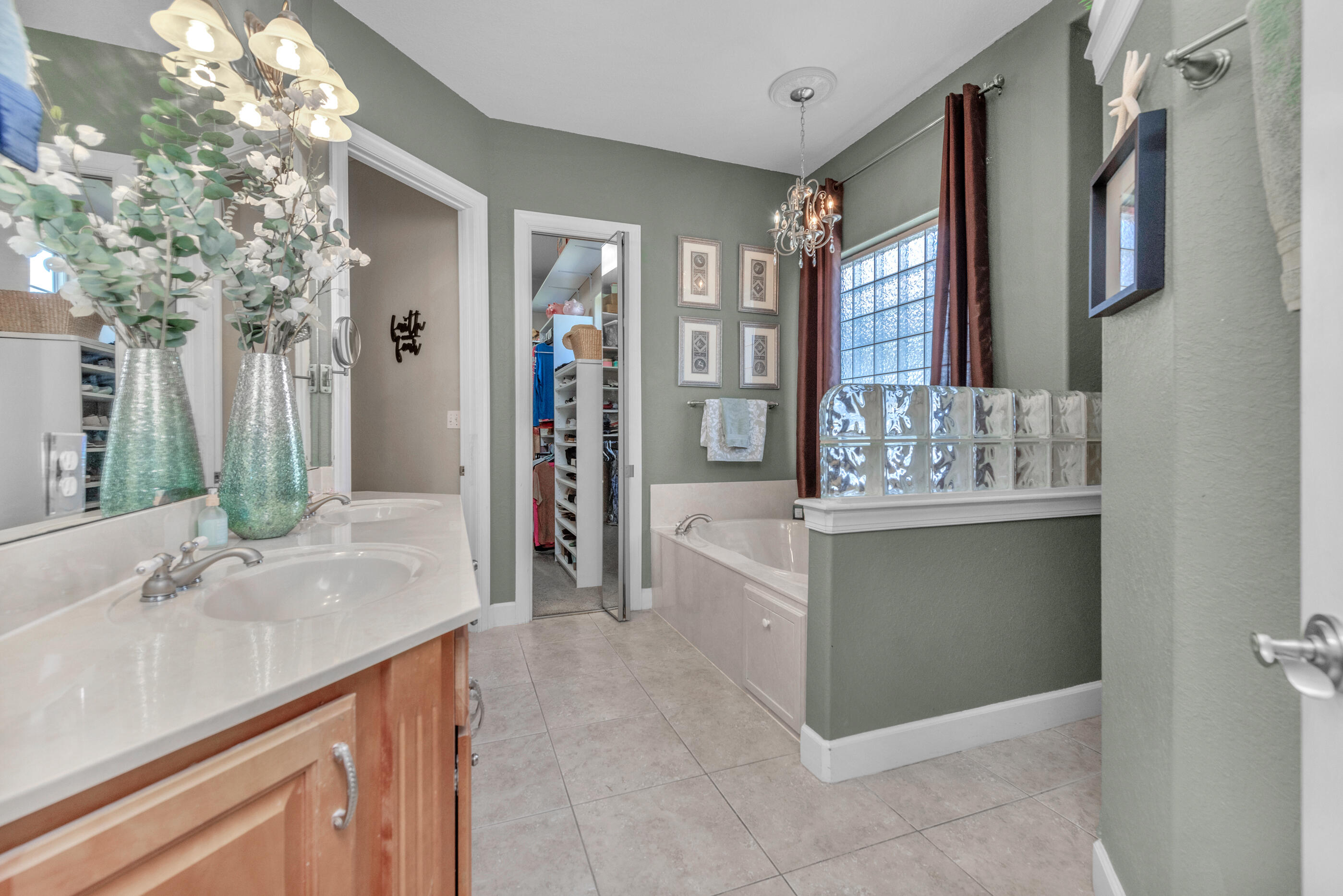 EMERALD LAKES PH 1 - Residential