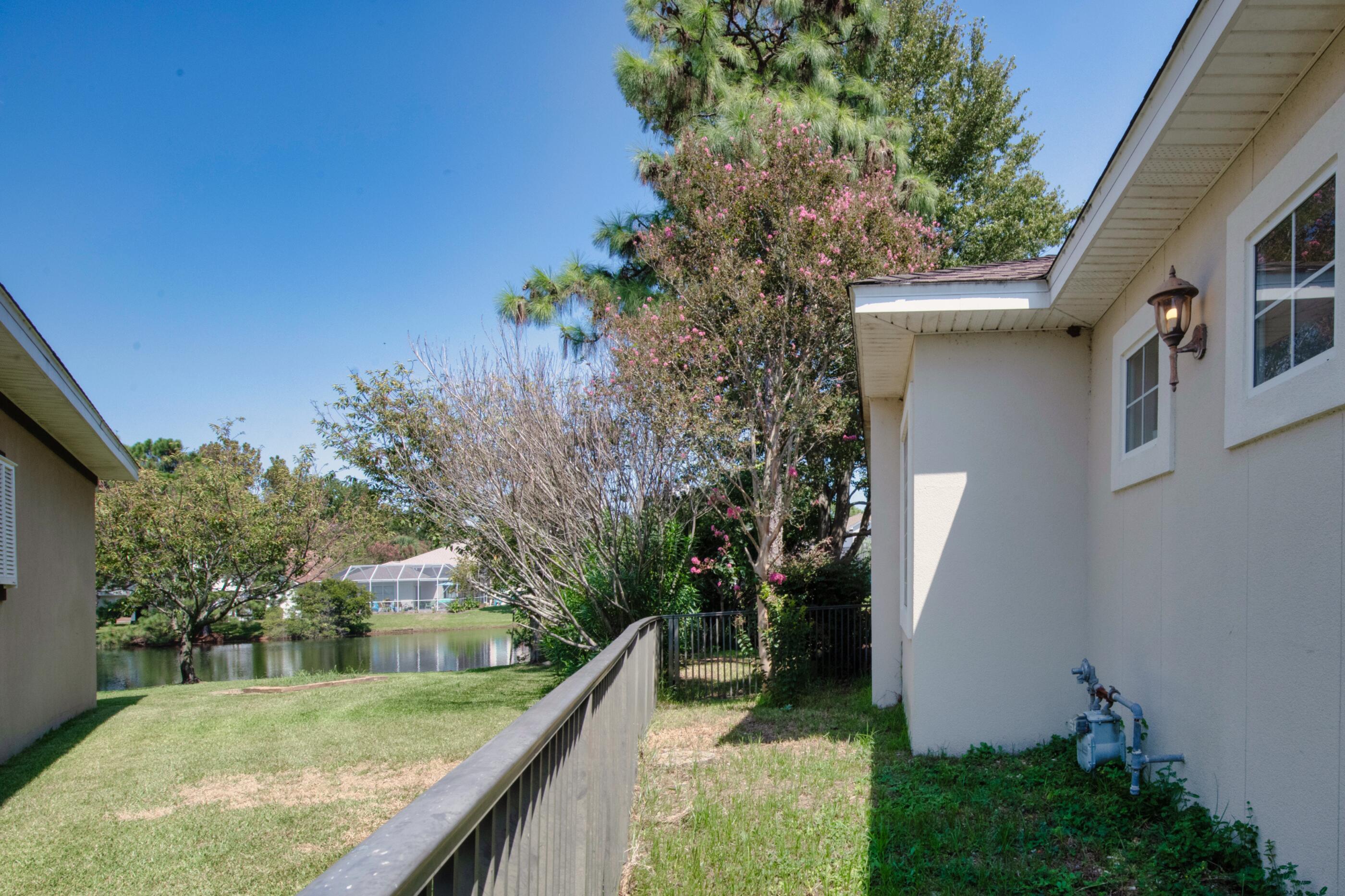 EMERALD LAKES PH 1 - Residential