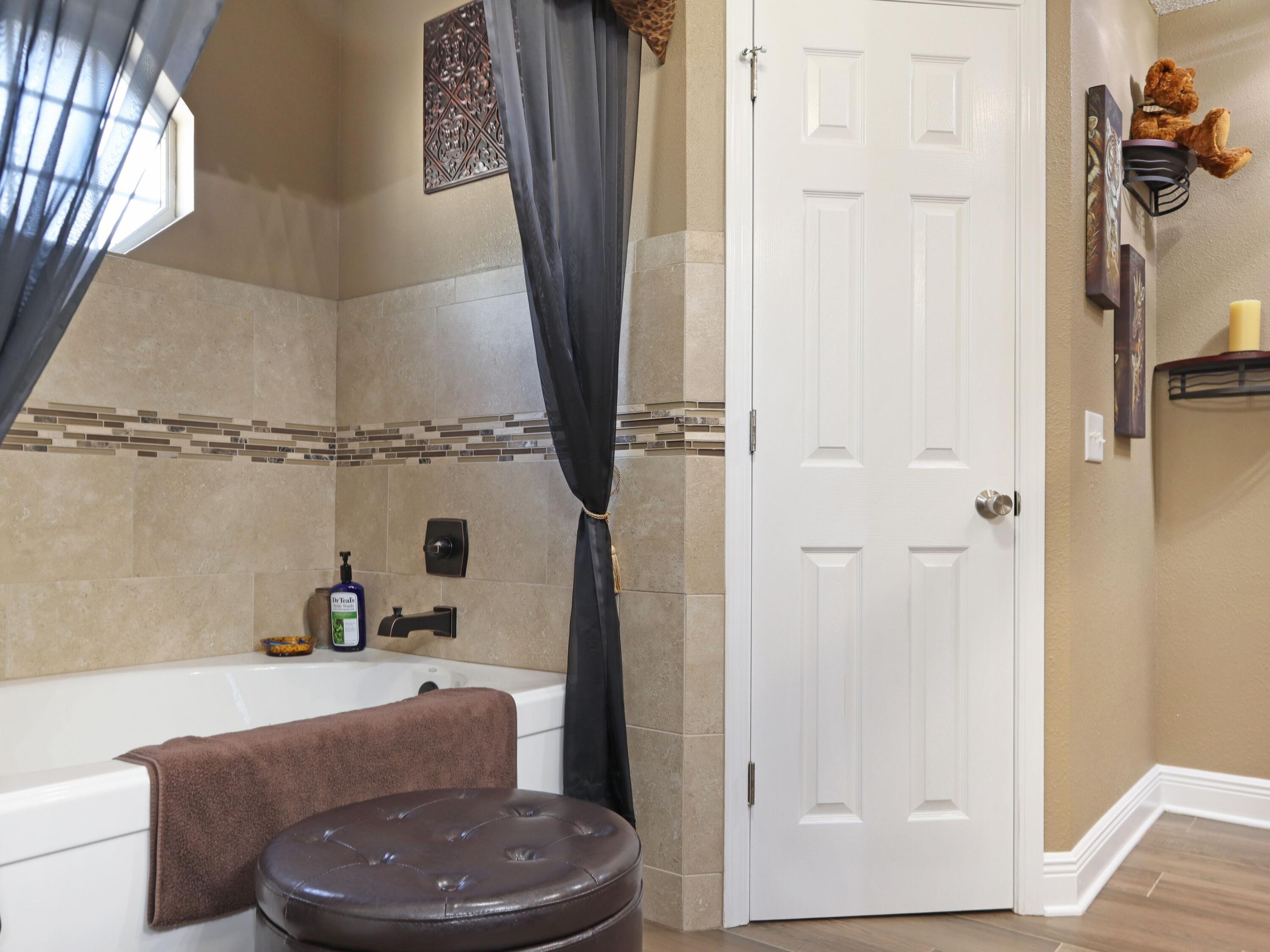 TANGLEWOOD OAKS - Residential