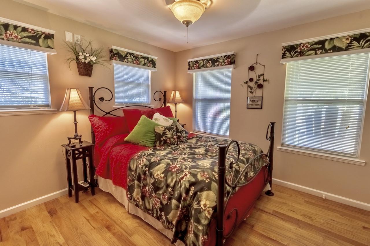 TOWN OF SANTA ROSA - Residential