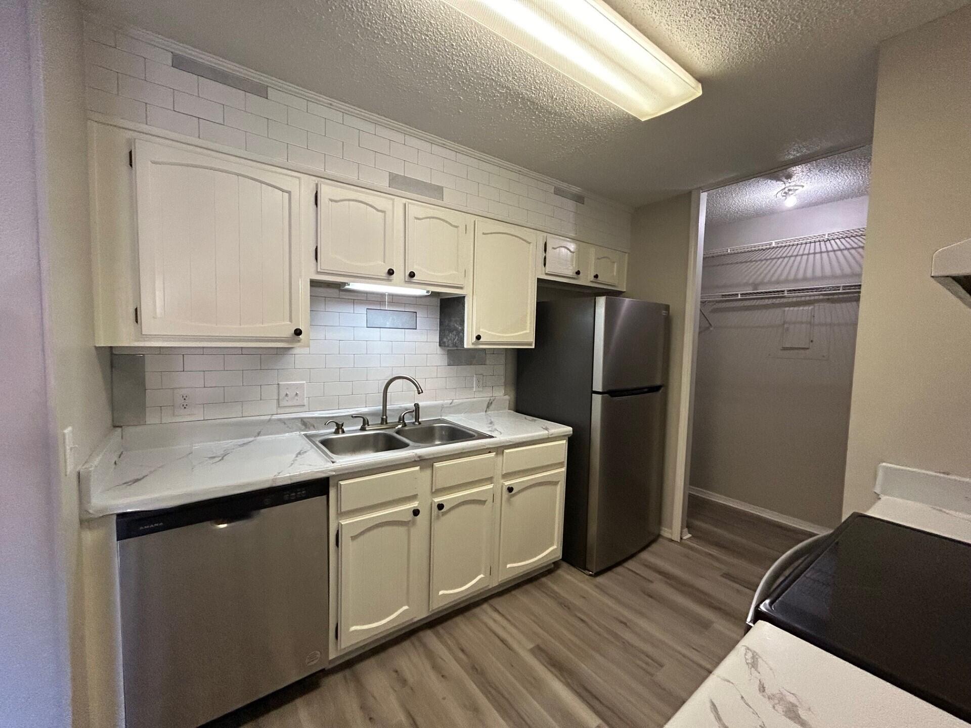 GOLF CLUB CONDO THE - Residential Lease