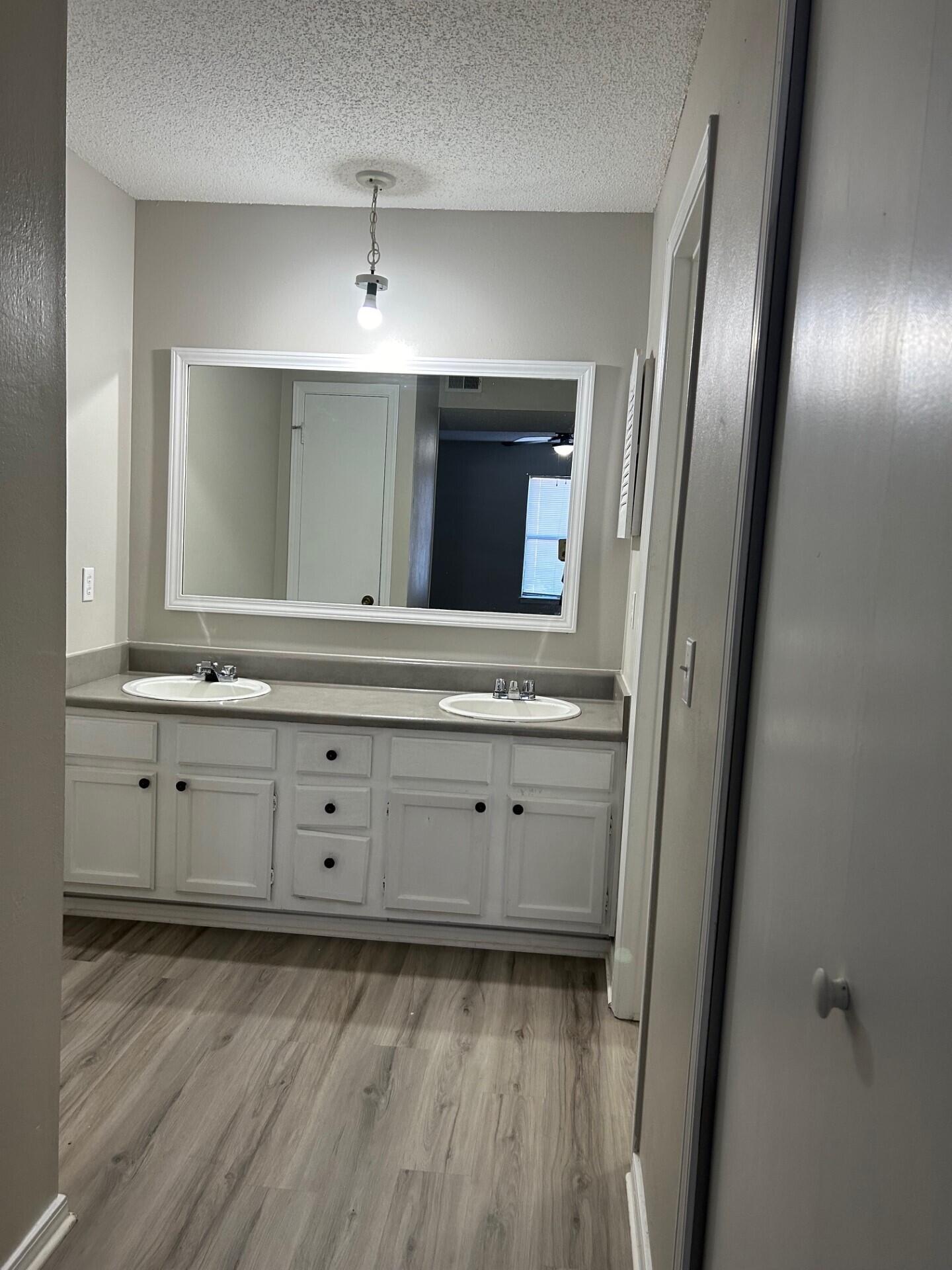 GOLF CLUB CONDO THE - Residential Lease