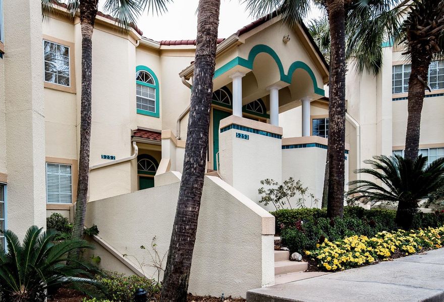 First Floor 3brm/3bath with a golf course and lake view. Updated kitchen and baths. Very well maintained and not on rental program. Close to the neighborhood pool and short distance to the beach. The 4-seater golf cart is included in the sale.As an added bonus and to introduce the new owners to the Sandestin lifestyle, the listing brokerage and seller(s) are offering an incentive package to the buyer(s) of this property: Golf for four on one of our three championship courses, a pass for four to Sandestin's exclusive Beach Club, and an introductory membership to the Burnt Pine Golf Club.